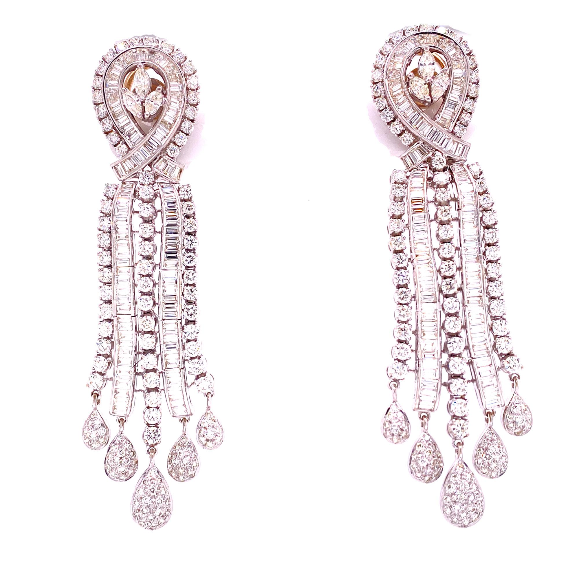 Contemporary 1940s Carat Diamond Dangle Chandelier 18 Karat White Gold Earrings