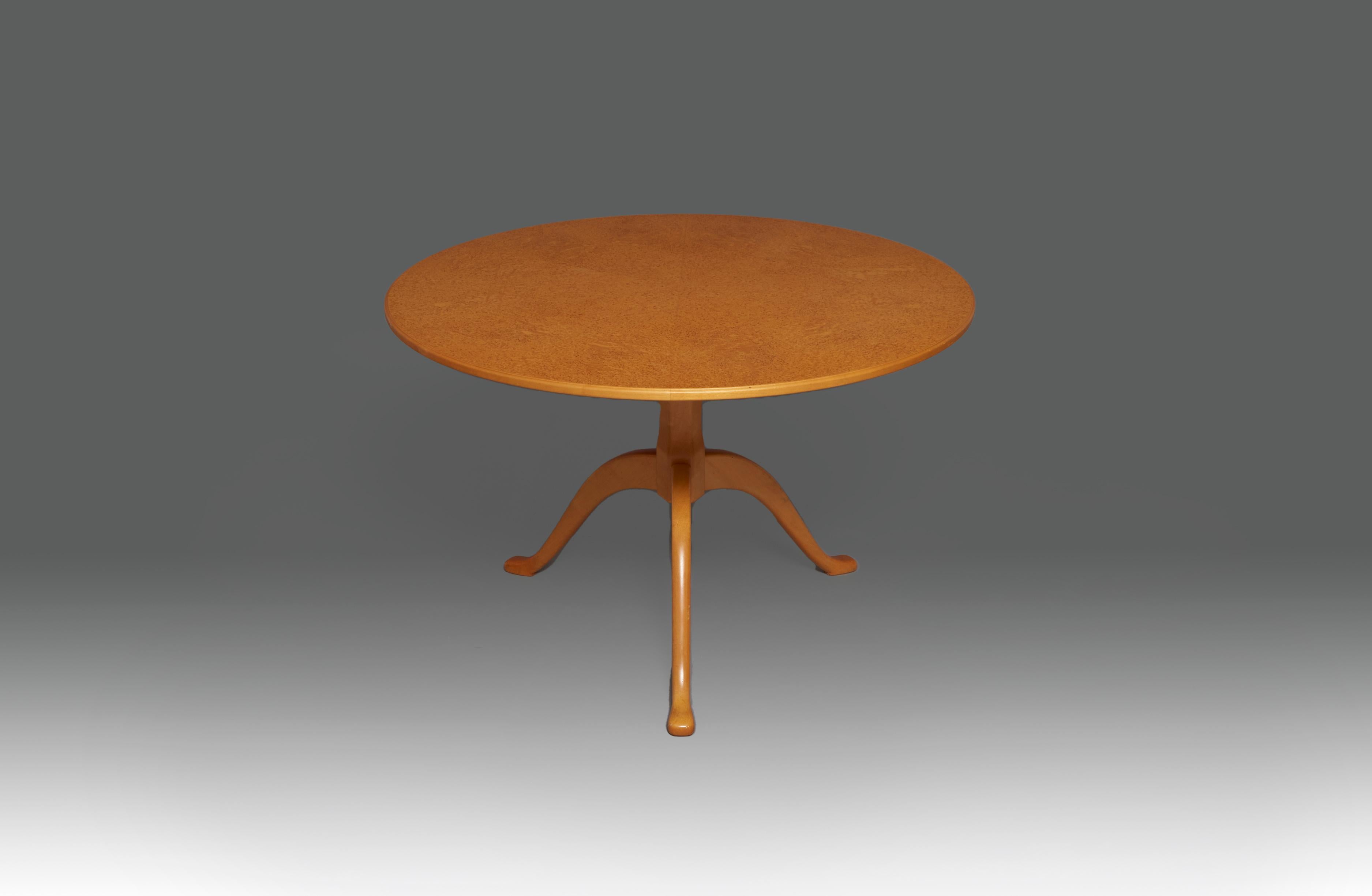 1940´s swedish round center table “Berg” in birch and Masur Birch by Carl Malmsten with a sculpted tripod base and remarkable table top in birch. Fully refinished.