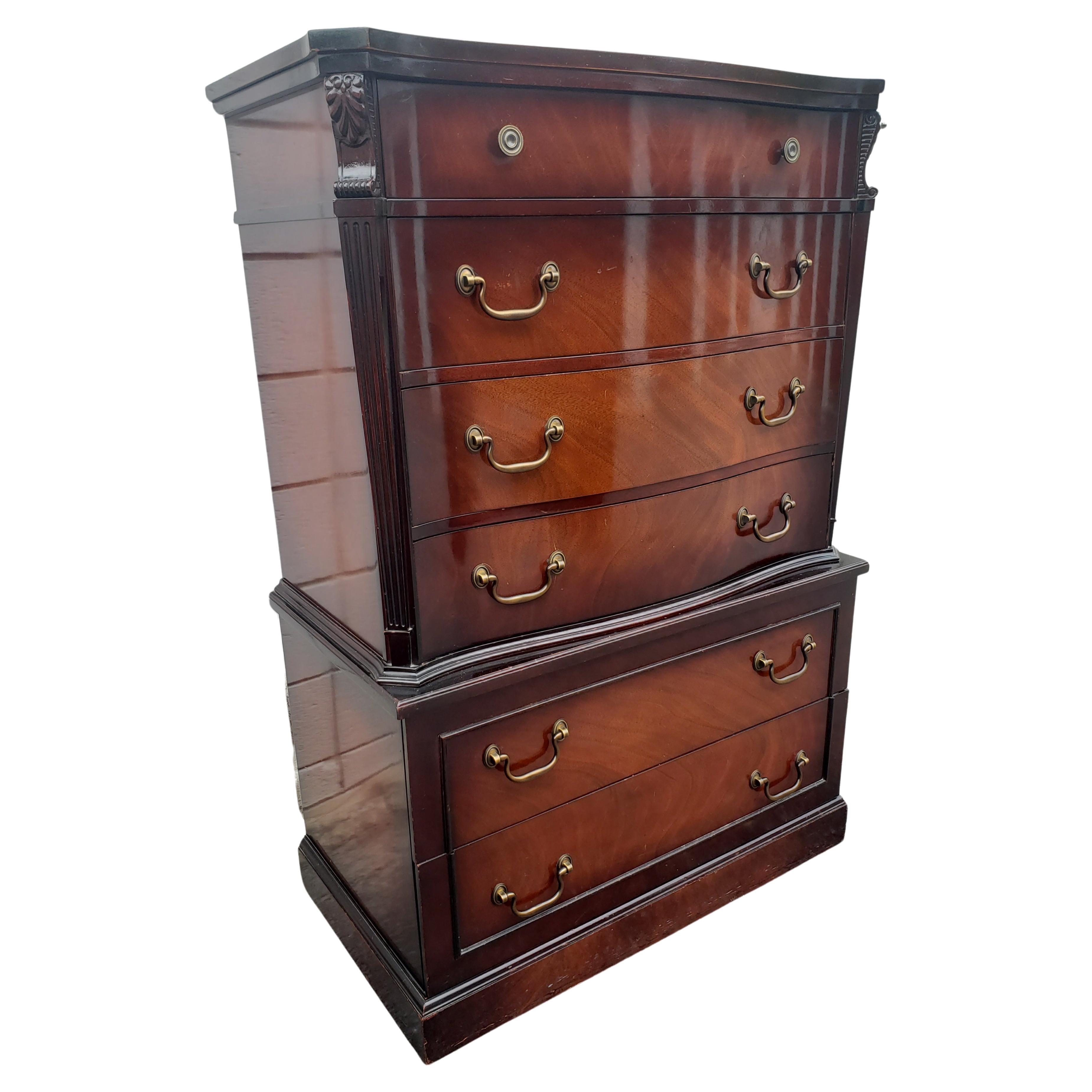Very rare 1940s Carlton House mahogany chest on chest of drawers. Rock solid red mahogany wood. Fruitwood drawers. Heavy duty drop pull antique brass handles. Dovetailed drawers. Original finish. 

Measures 37