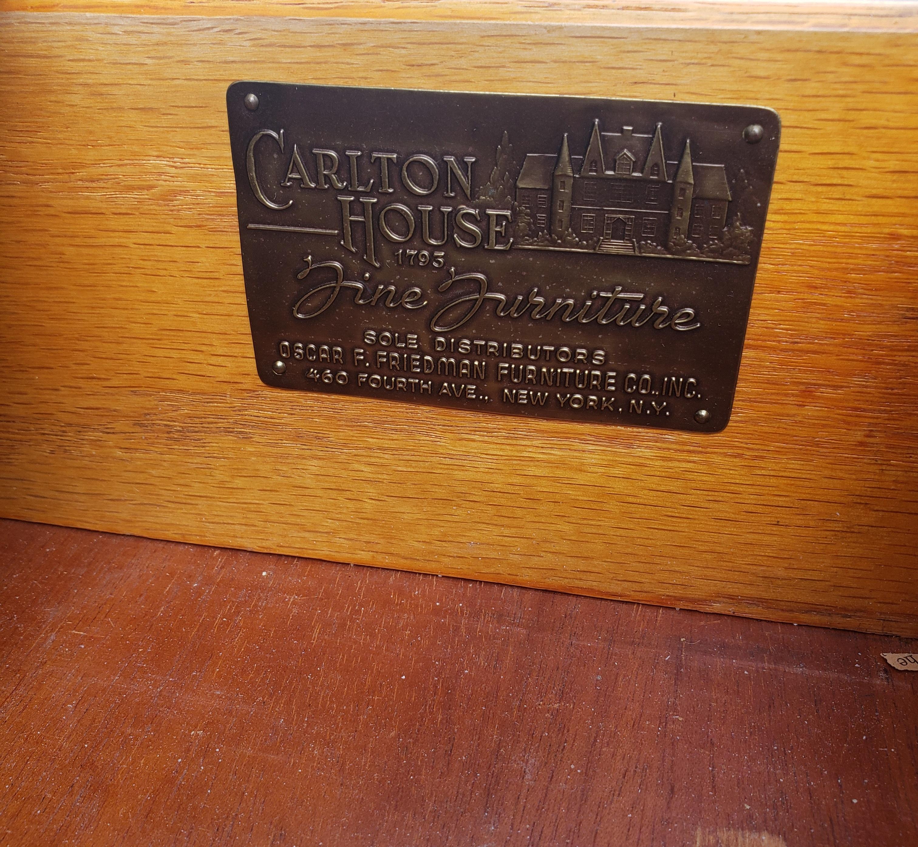Cassettiera in mogano Carlton House degli anni '40 in vendita 1