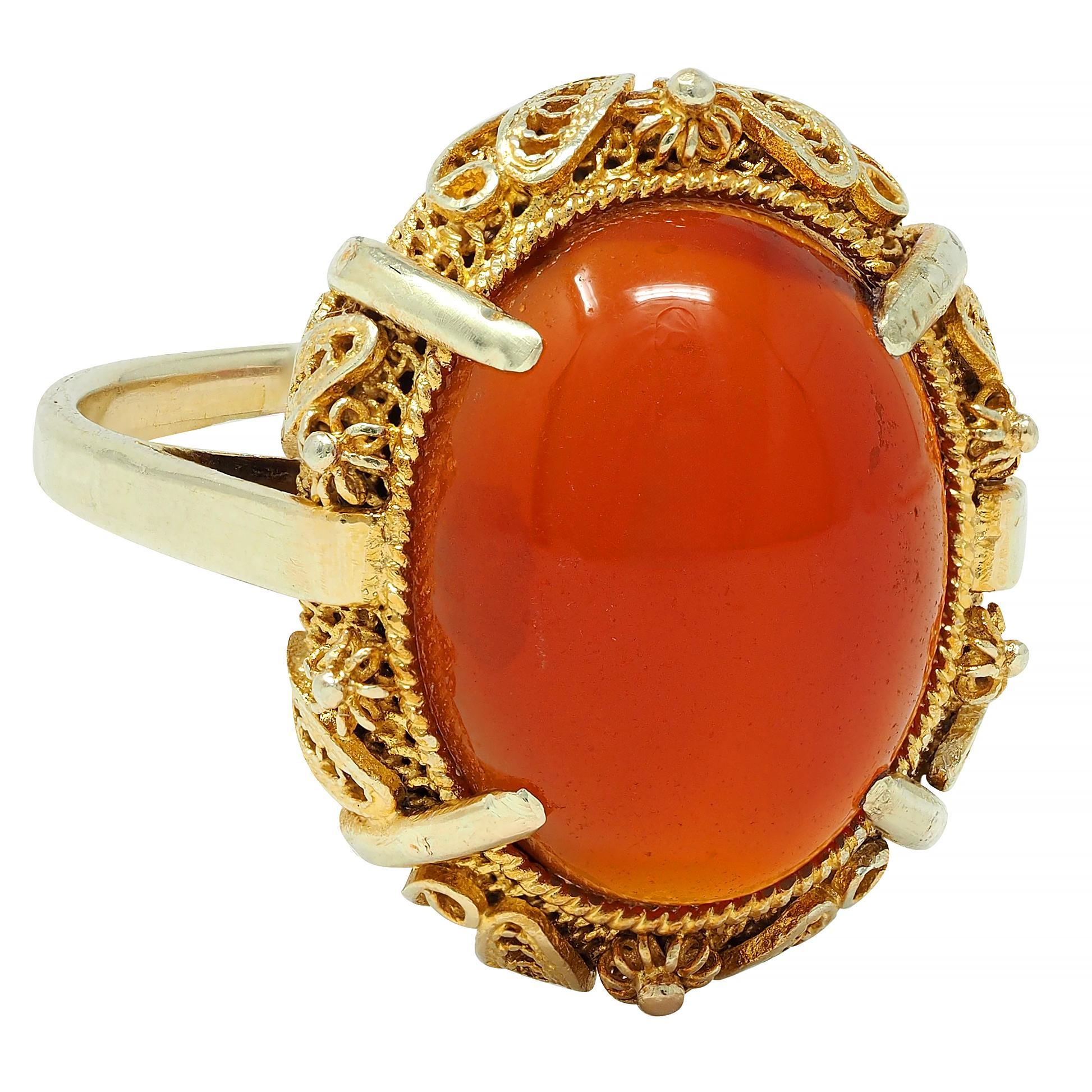 1940s Carnelian 14 Karat Yellow Gold Vintage Cabochon Filigree Ring In Excellent Condition In Philadelphia, PA