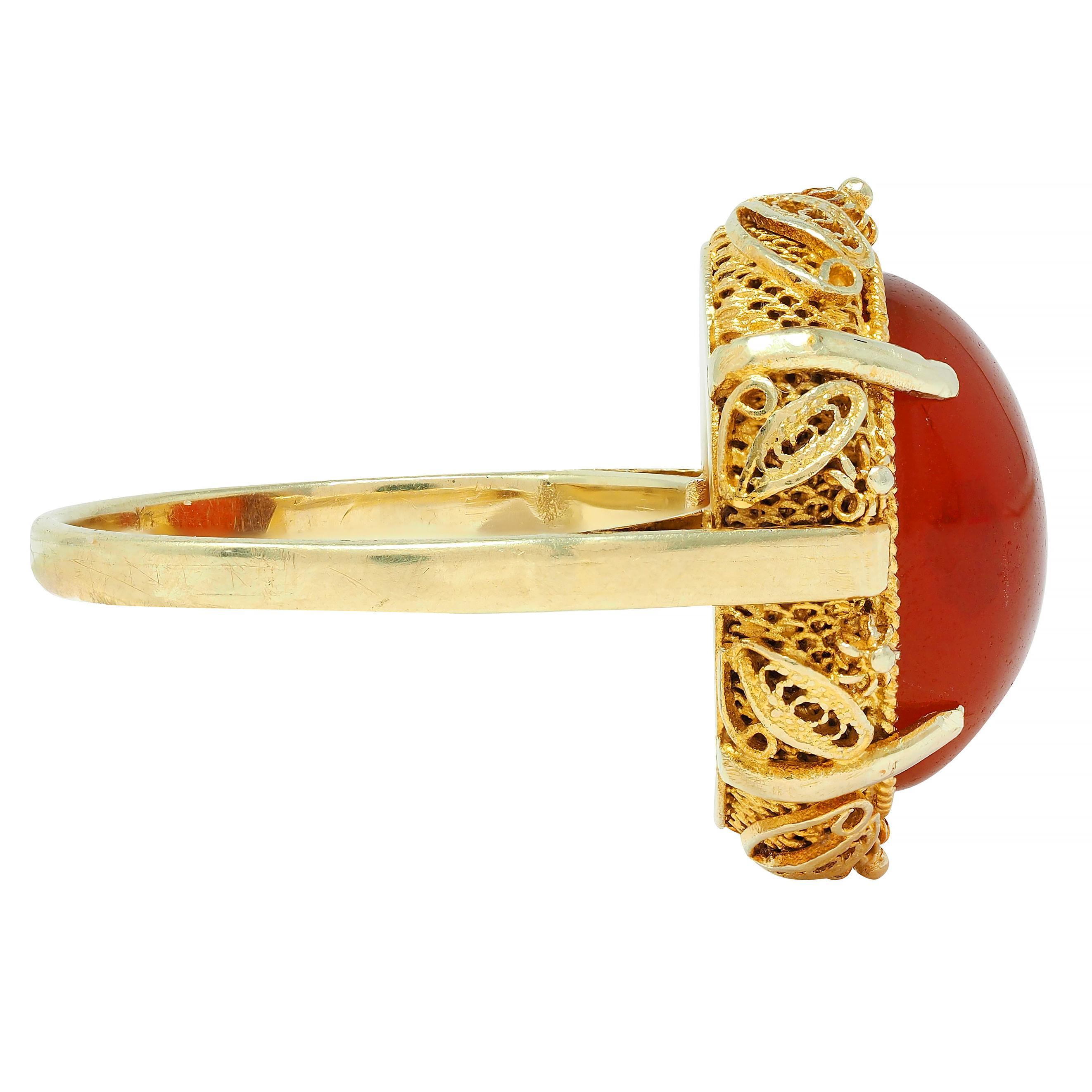 Women's or Men's 1940s Carnelian 14 Karat Yellow Gold Vintage Cabochon Filigree Ring
