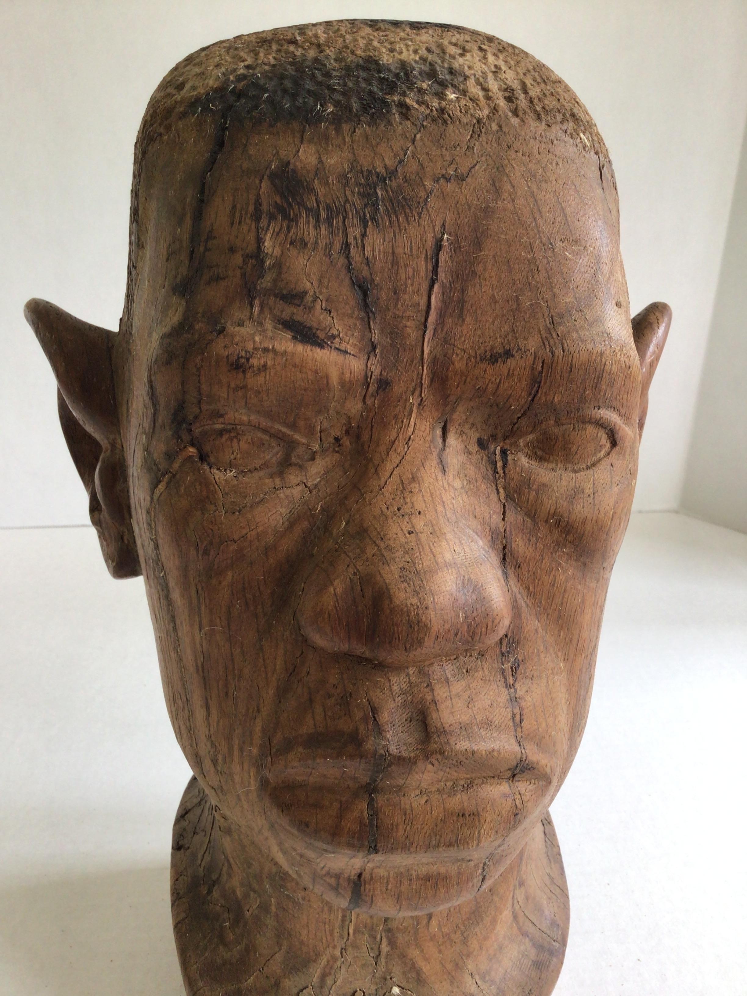 Buste d'homme africain en bois sculpté des années 1940 Bon état - En vente à Tarrytown, NY