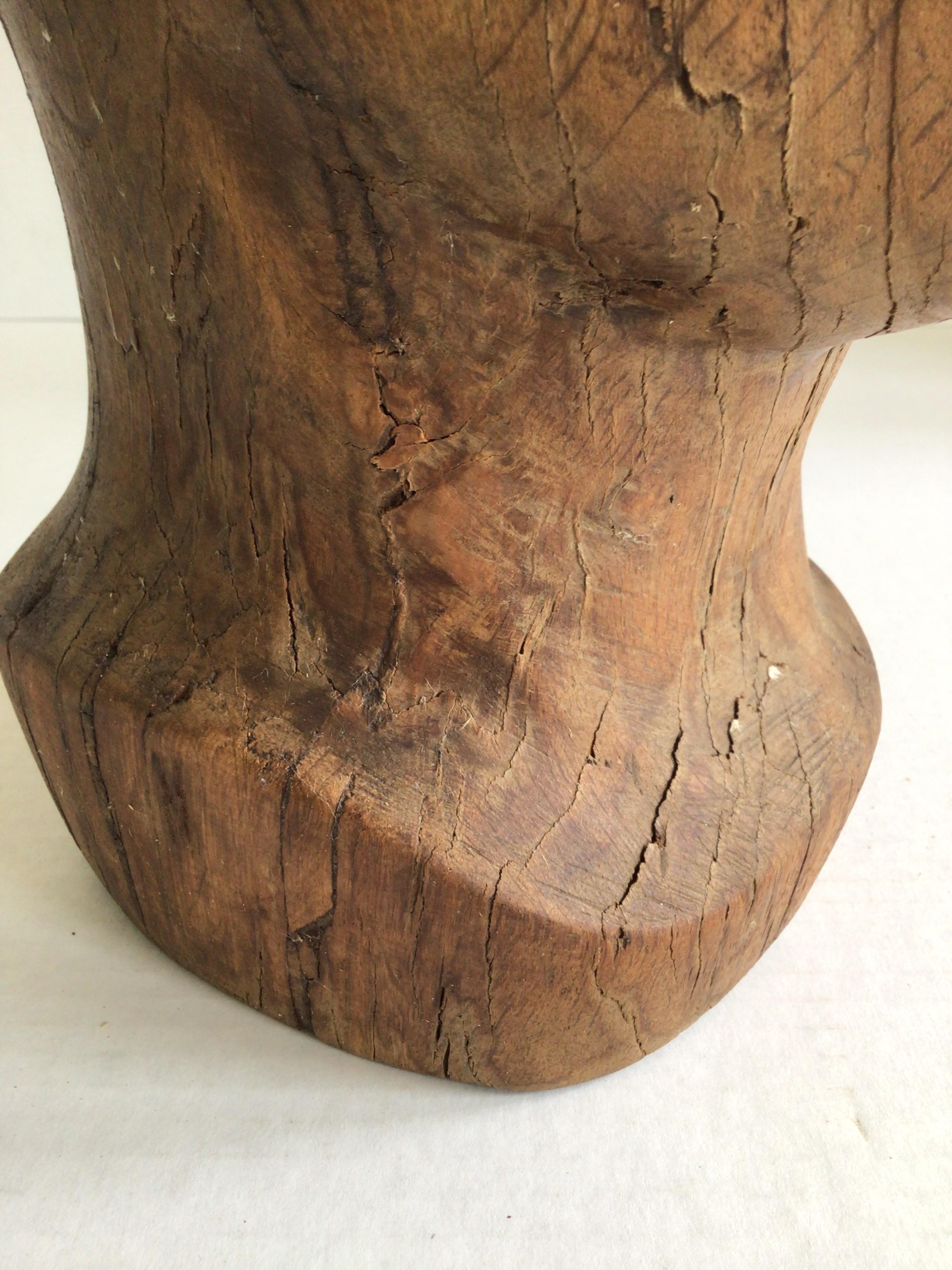 Buste d'homme africain en bois sculpté des années 1940 en vente 1