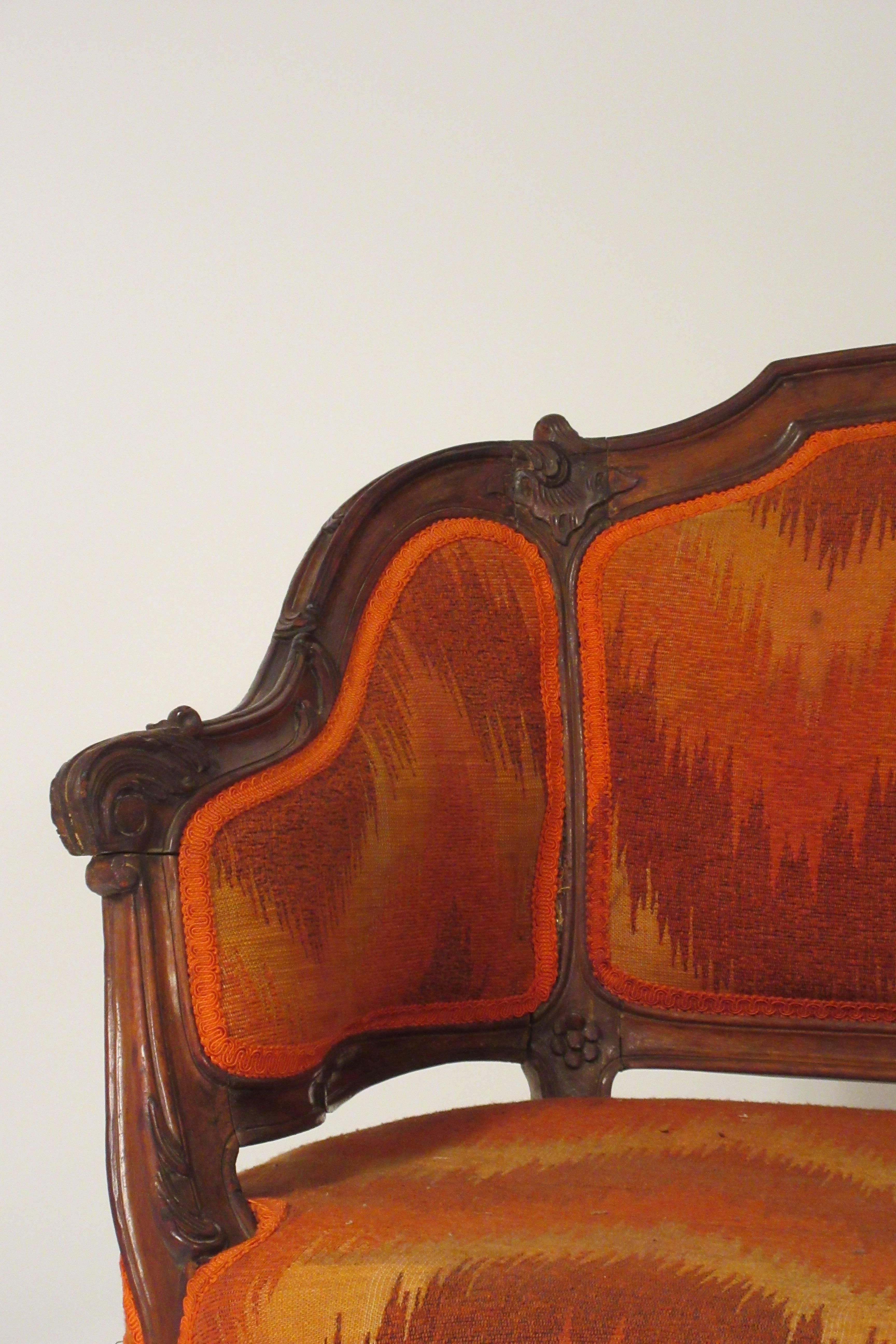 1940s Carved Wood French Style Settee In Good Condition In Tarrytown, NY