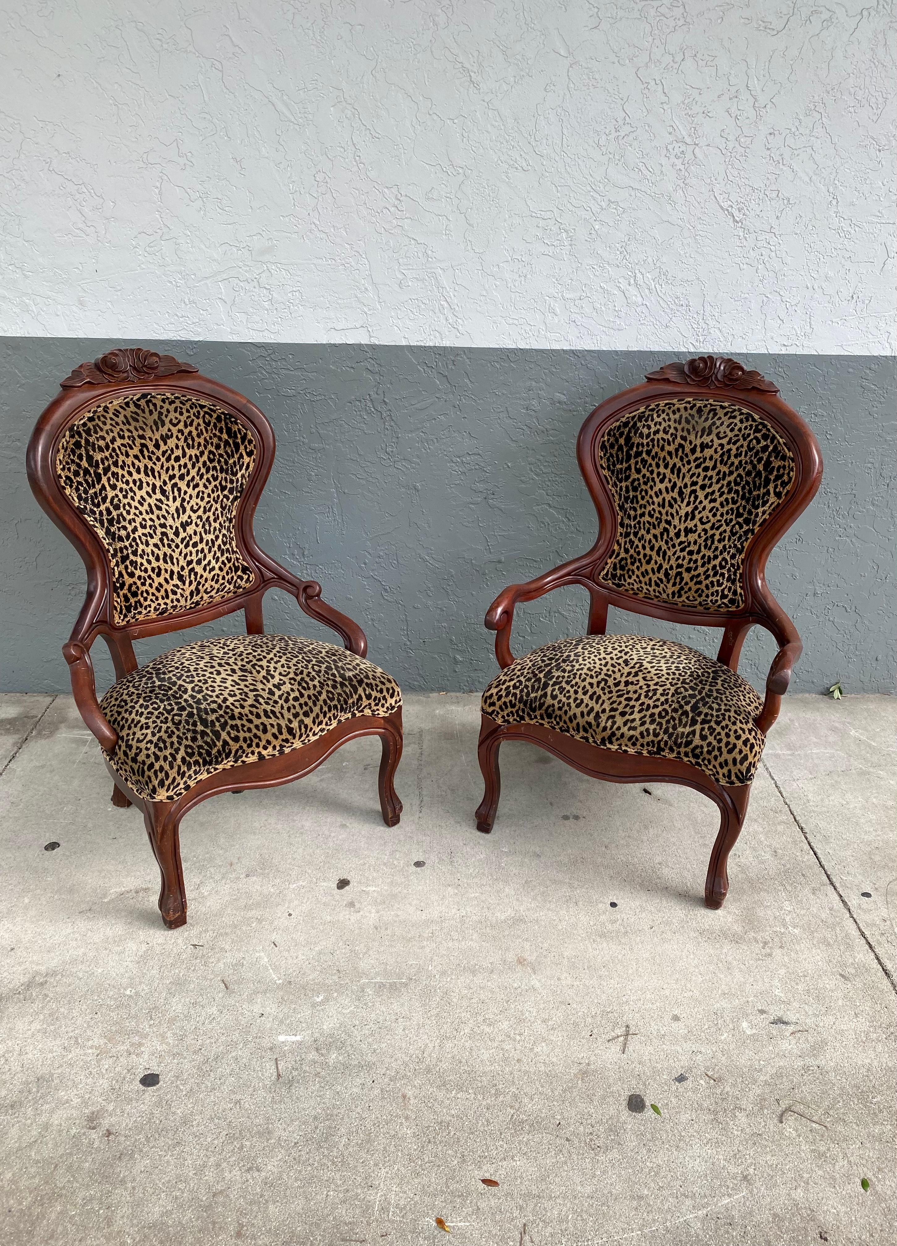 Italian 1940s Carved Floral Wood Leopard Scalamabdre Velvet Arm Chairs, Set of 2 For Sale