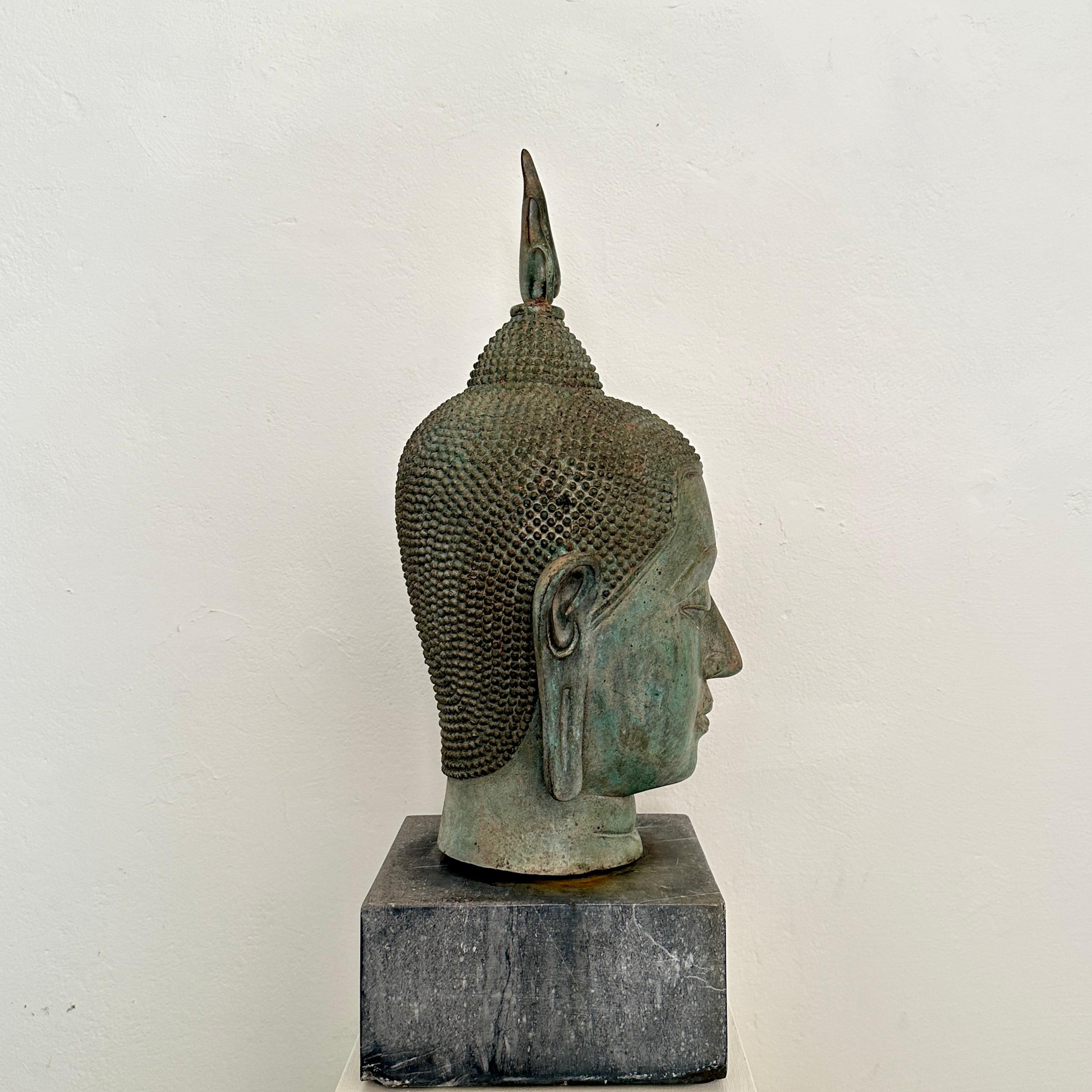1940s Cast Bronze Sukhothai-Buddha Head on a Grey Granite Base For Sale 5