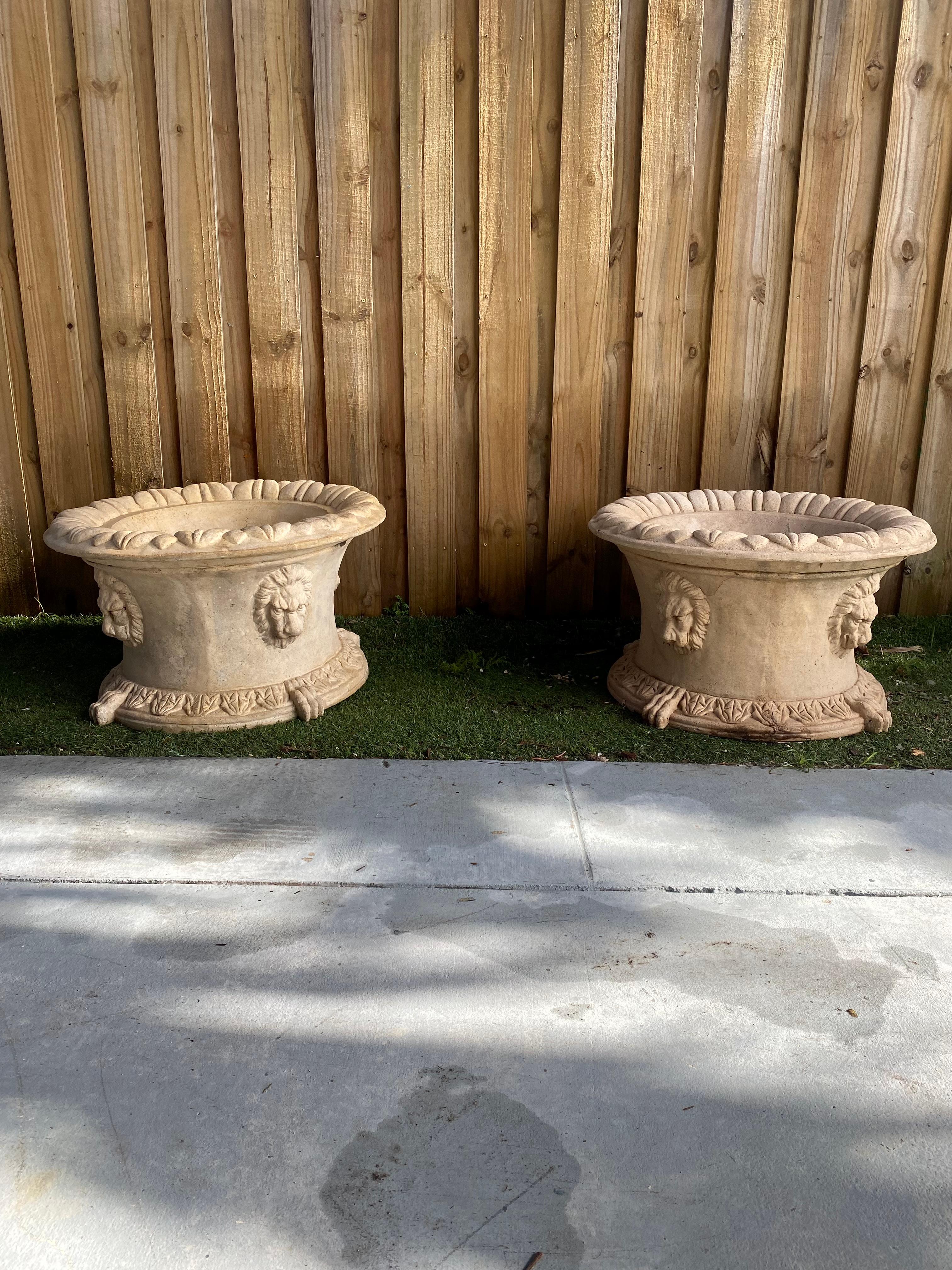 1940s Beige Cast Stone Large Round Neoclassical Style Lion Planters, Set of 4 In Good Condition For Sale In Fort Lauderdale, FL