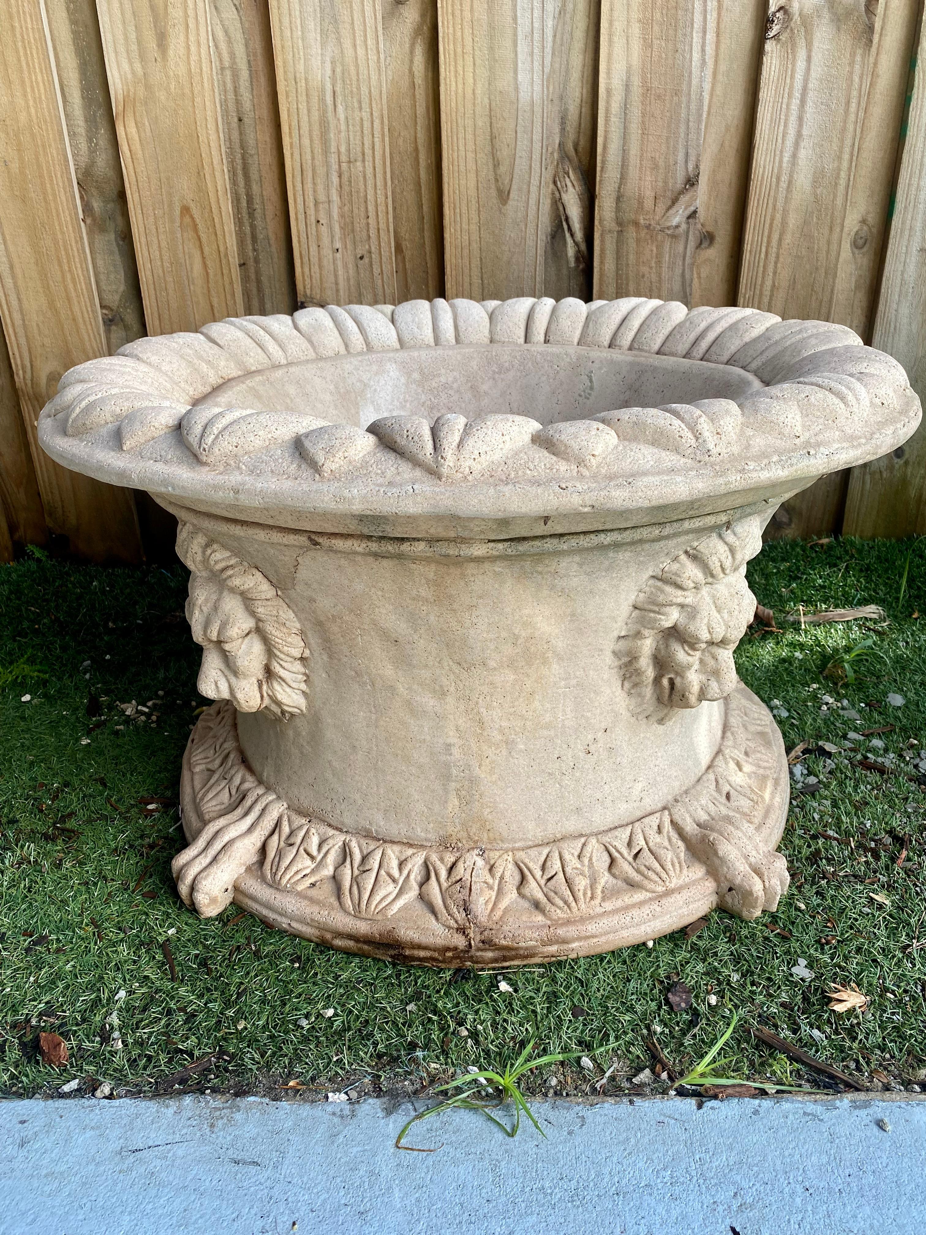 Mid-20th Century 1940s Beige Cast Stone Large Round Neoclassical Style Lion Planters, Set of 4 For Sale