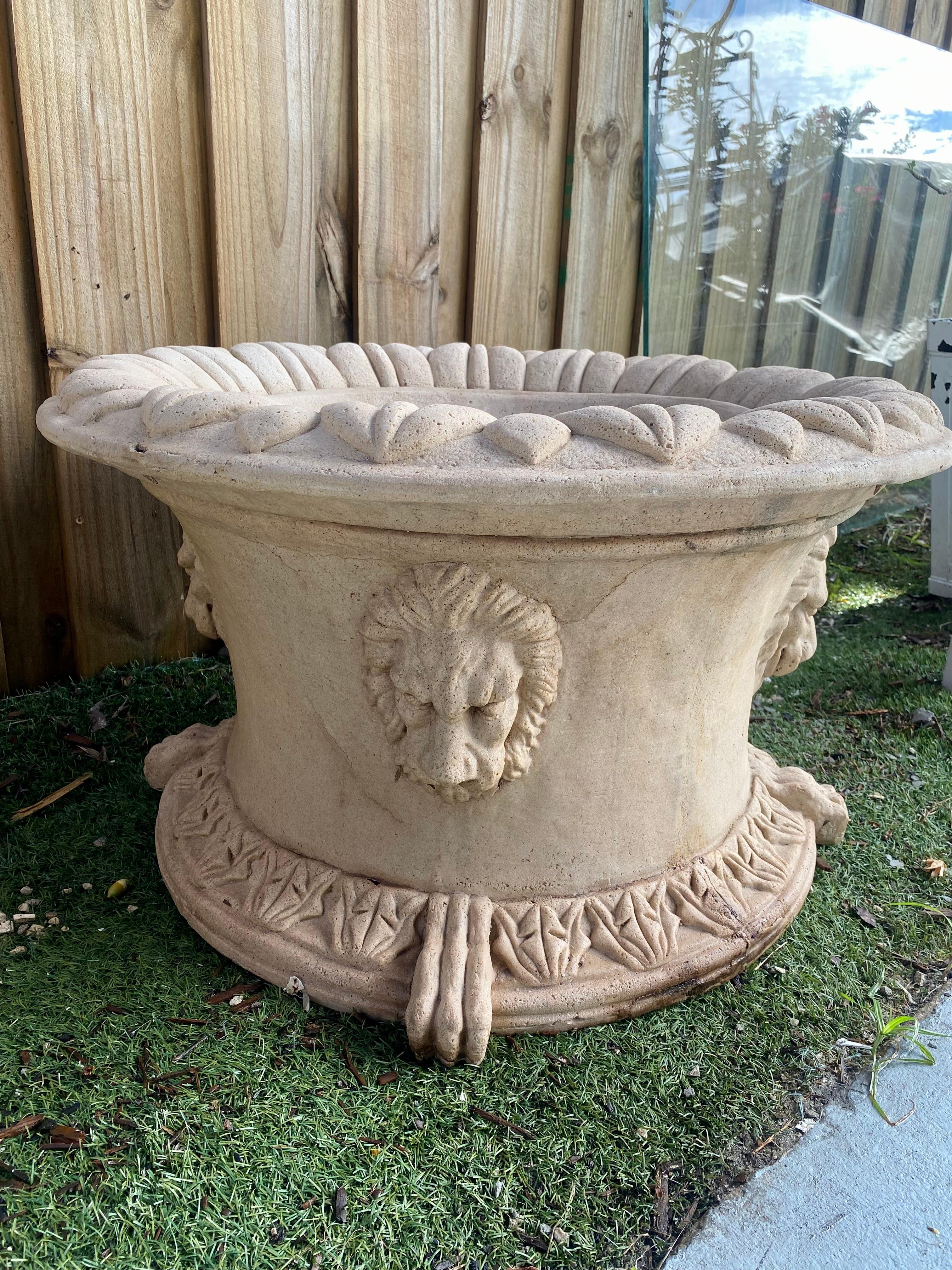 1940s Beige Cast Stone Large Round Neoclassical Style Lion Planters, Set of 4 For Sale 4