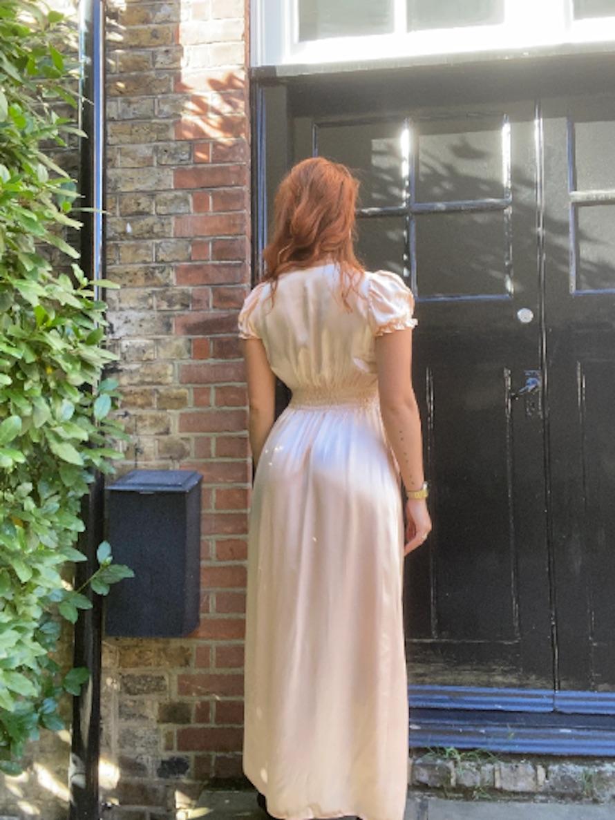 1940s CC41 Labelled Peach Satin Slip Dress In Excellent Condition For Sale In London, GB