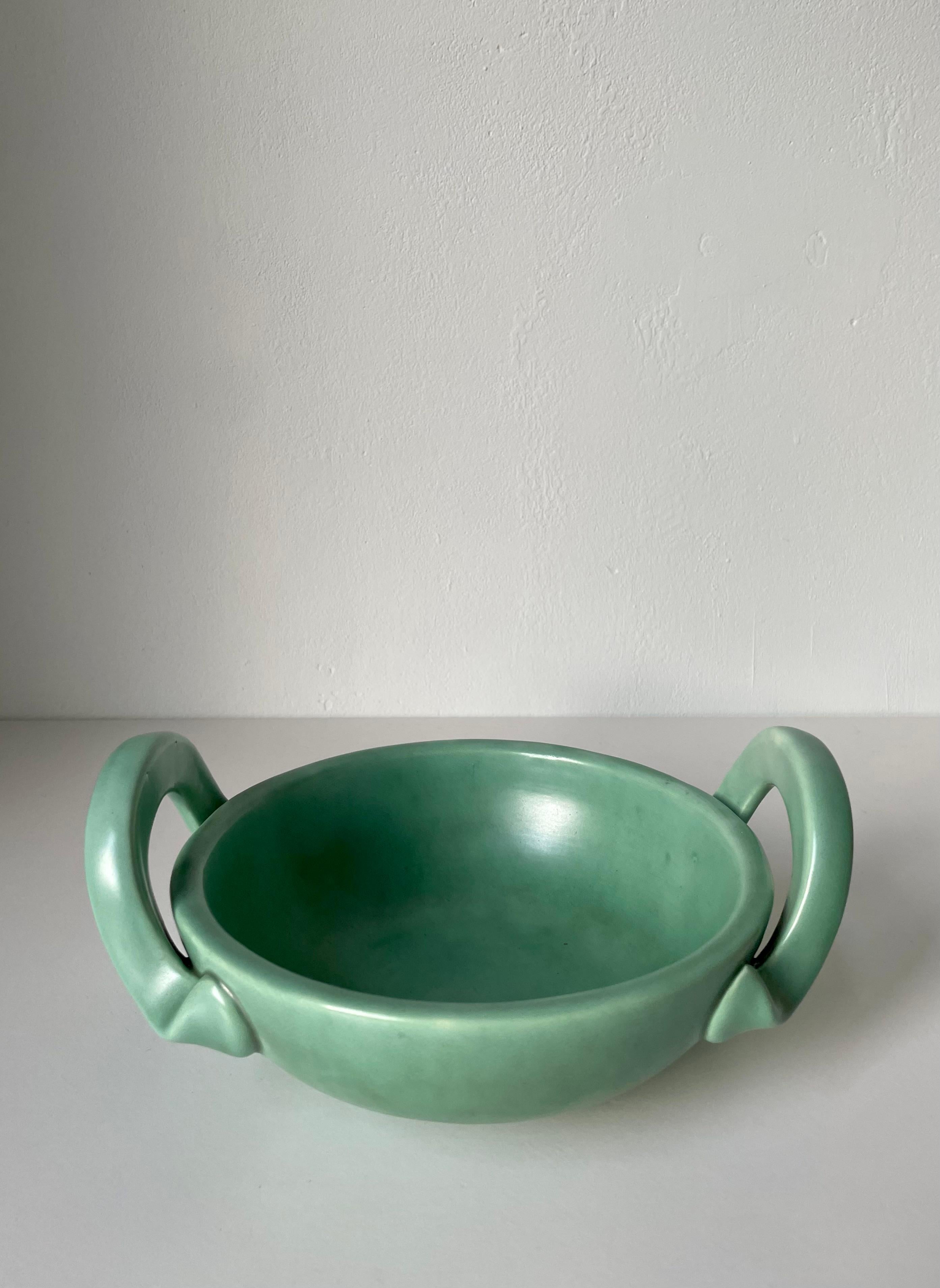 Arthur Percy 1940s Celadon Green Art Nouveau Handle Bowl, Sweden For Sale 4