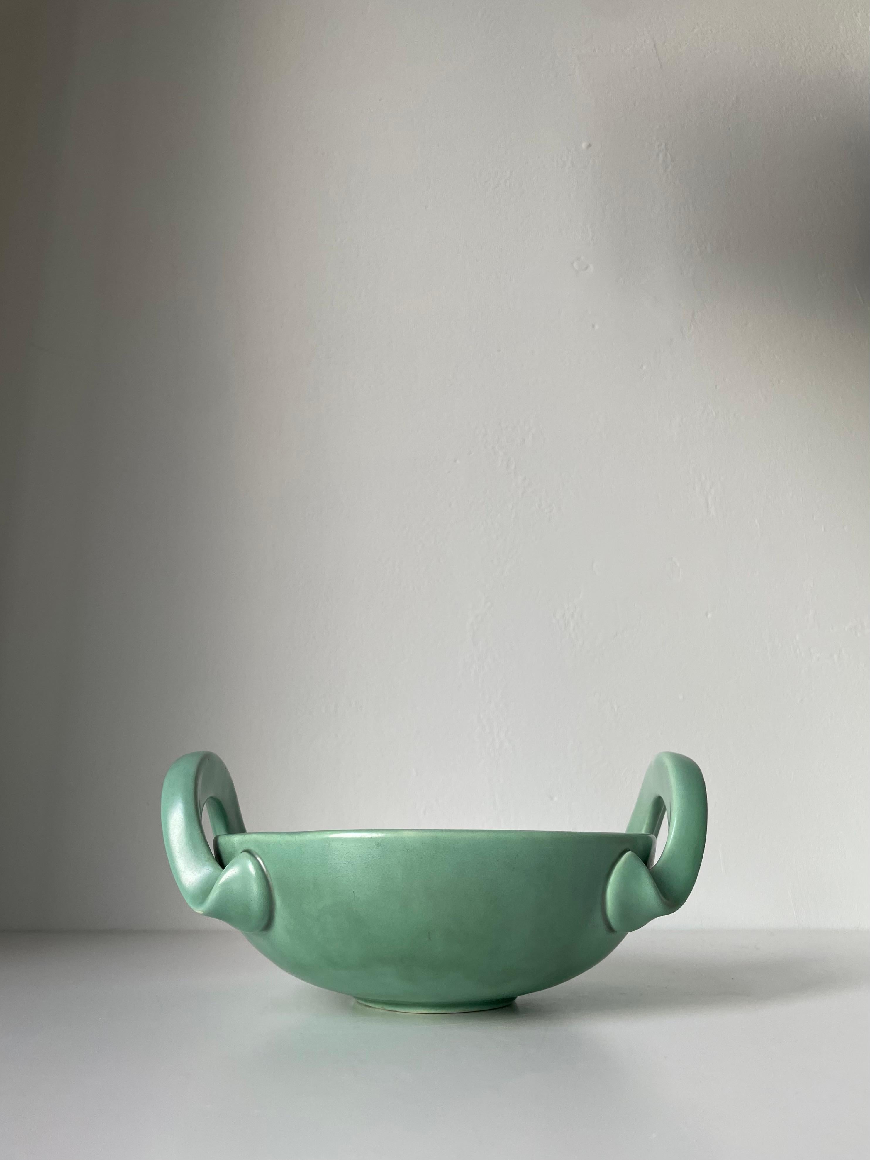 Arthur Percy 1940s Celadon Green Art Nouveau Handle Bowl, Sweden For Sale 2
