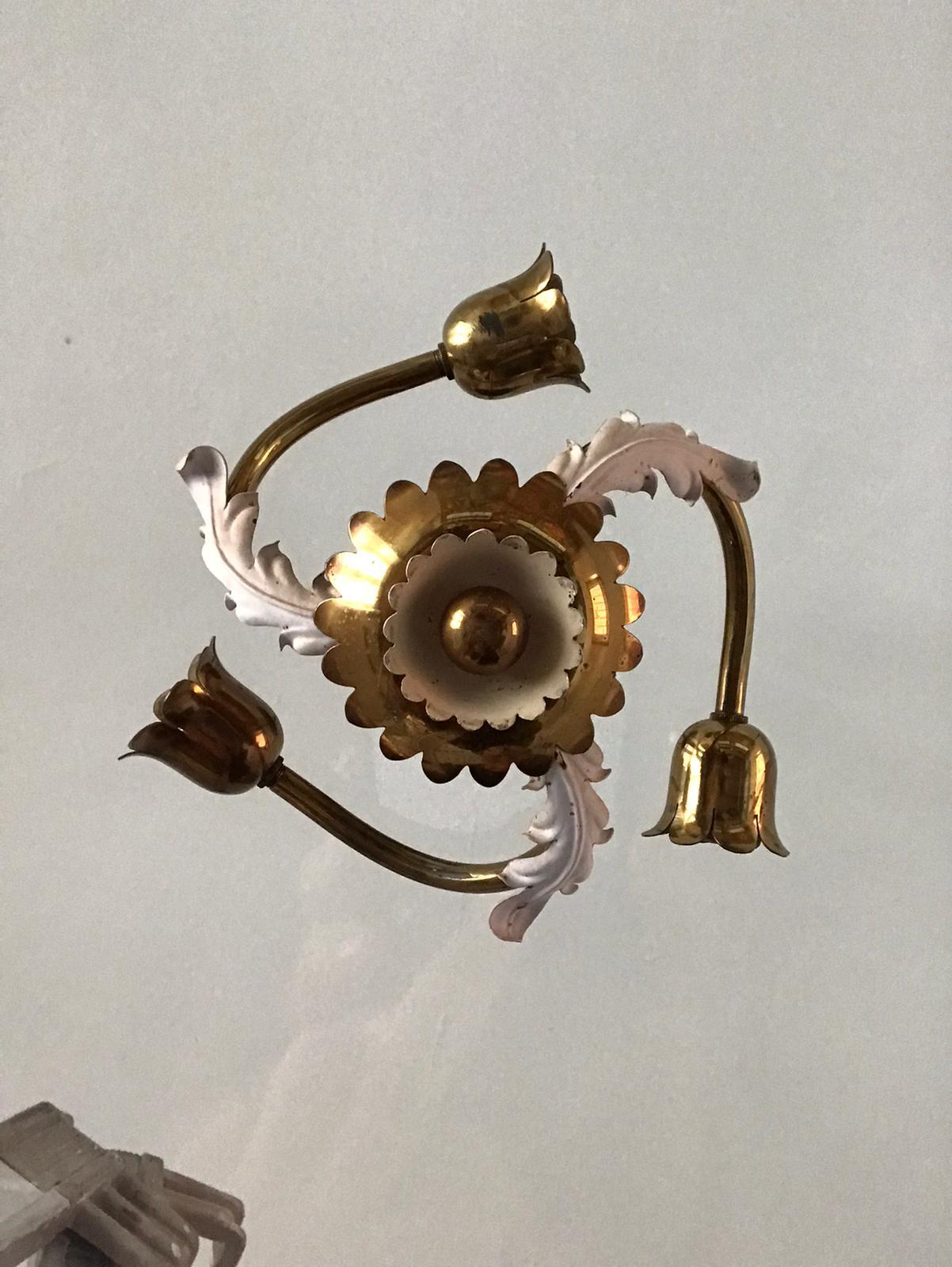 Ein schöner Kronleuchter aus der Mitte des Jahrhunderts aus Glas, montiert auf einer Messinghalterung von Pietro Chiesa für Fontana Arte