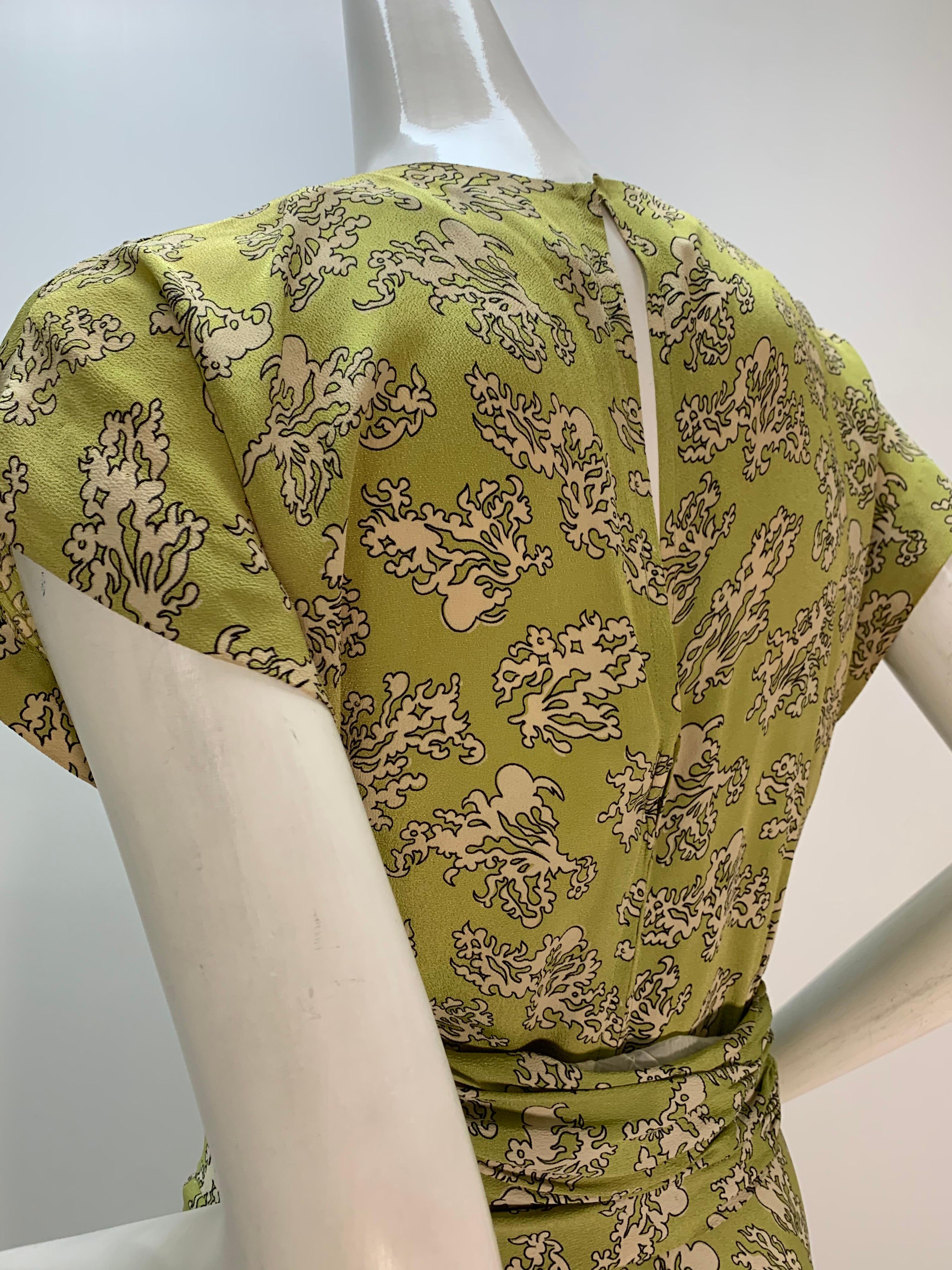 1940s Chartreuse Rayon Crepe Print Swing Dress w/ Draped Hip & Cummerbund Waist For Sale 2