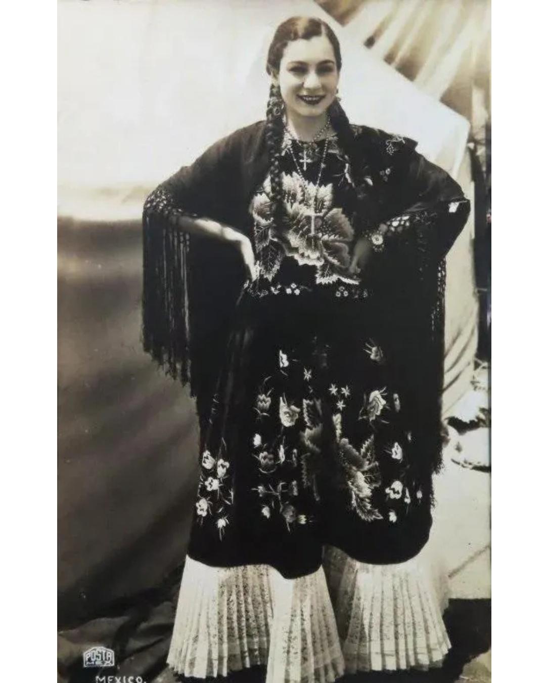 Women's 1940s Chiapas Black Net Maxi-Skirt with Heavy Floral Embroidery For Sale