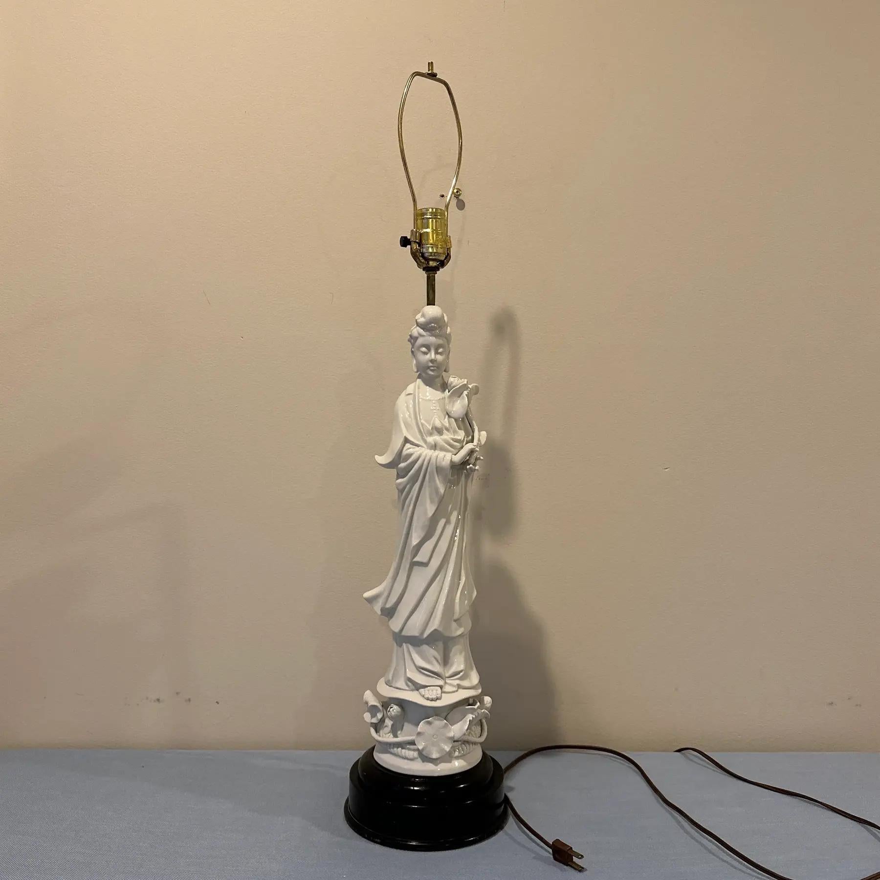 Lámpara China de Blanc-de-Chine de la diosa Guanyin de los años 40 Exportación china en venta