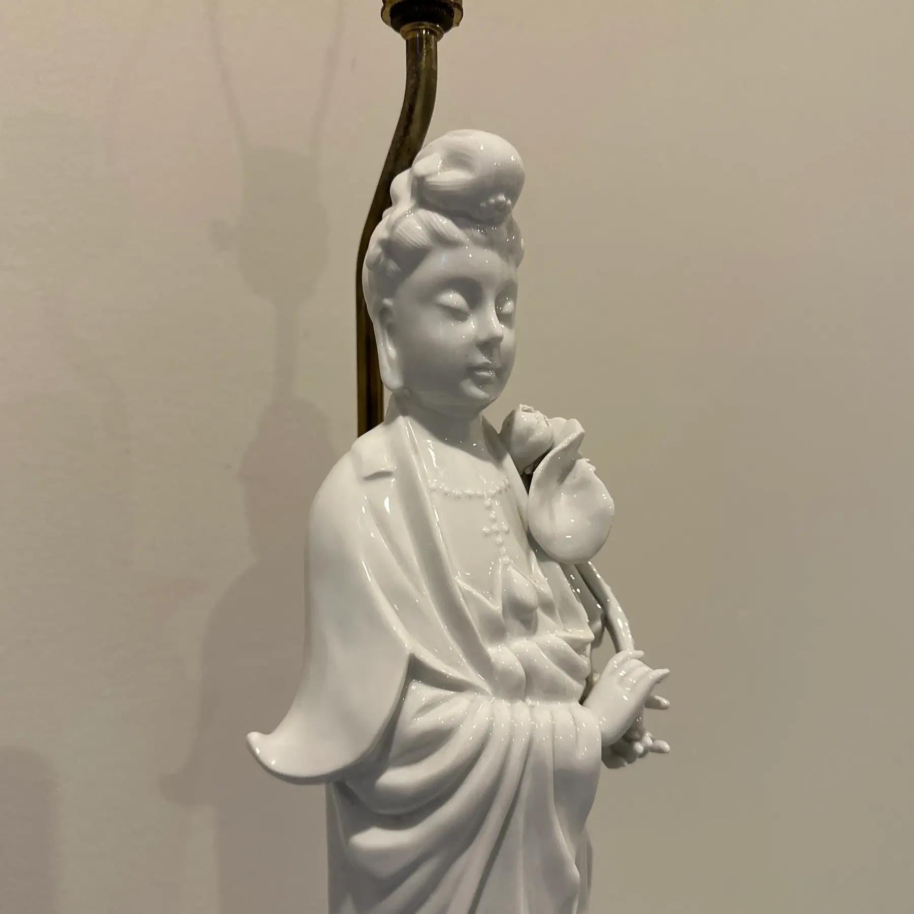 Lámpara China de Blanc-de-Chine de la diosa Guanyin de los años 40 Chino en venta