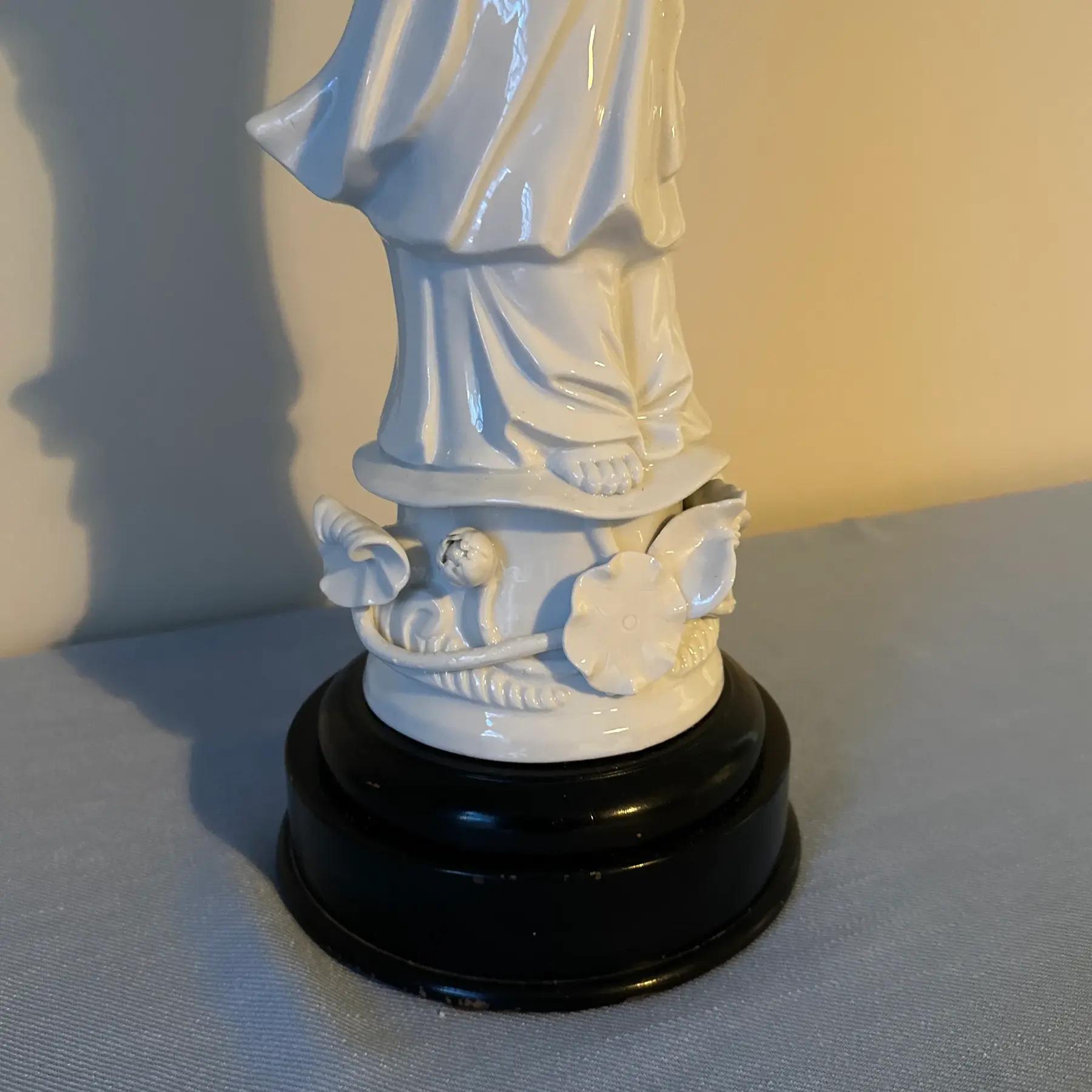 Lámpara China de Blanc-de-Chine de la diosa Guanyin de los años 40 Glaseado en venta