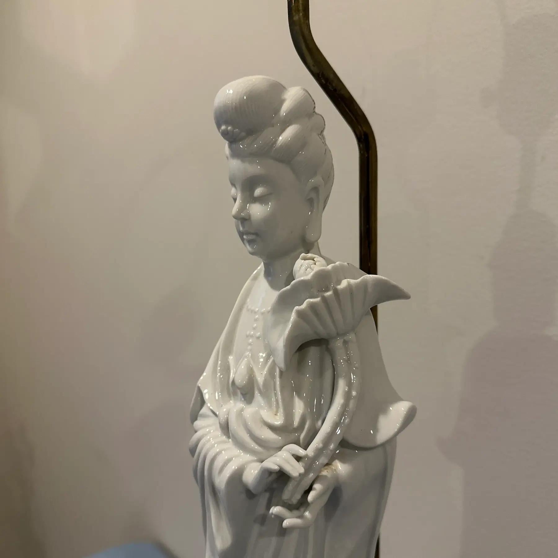 Lámpara China de Blanc-de-Chine de la diosa Guanyin de los años 40 mediados del siglo XX en venta