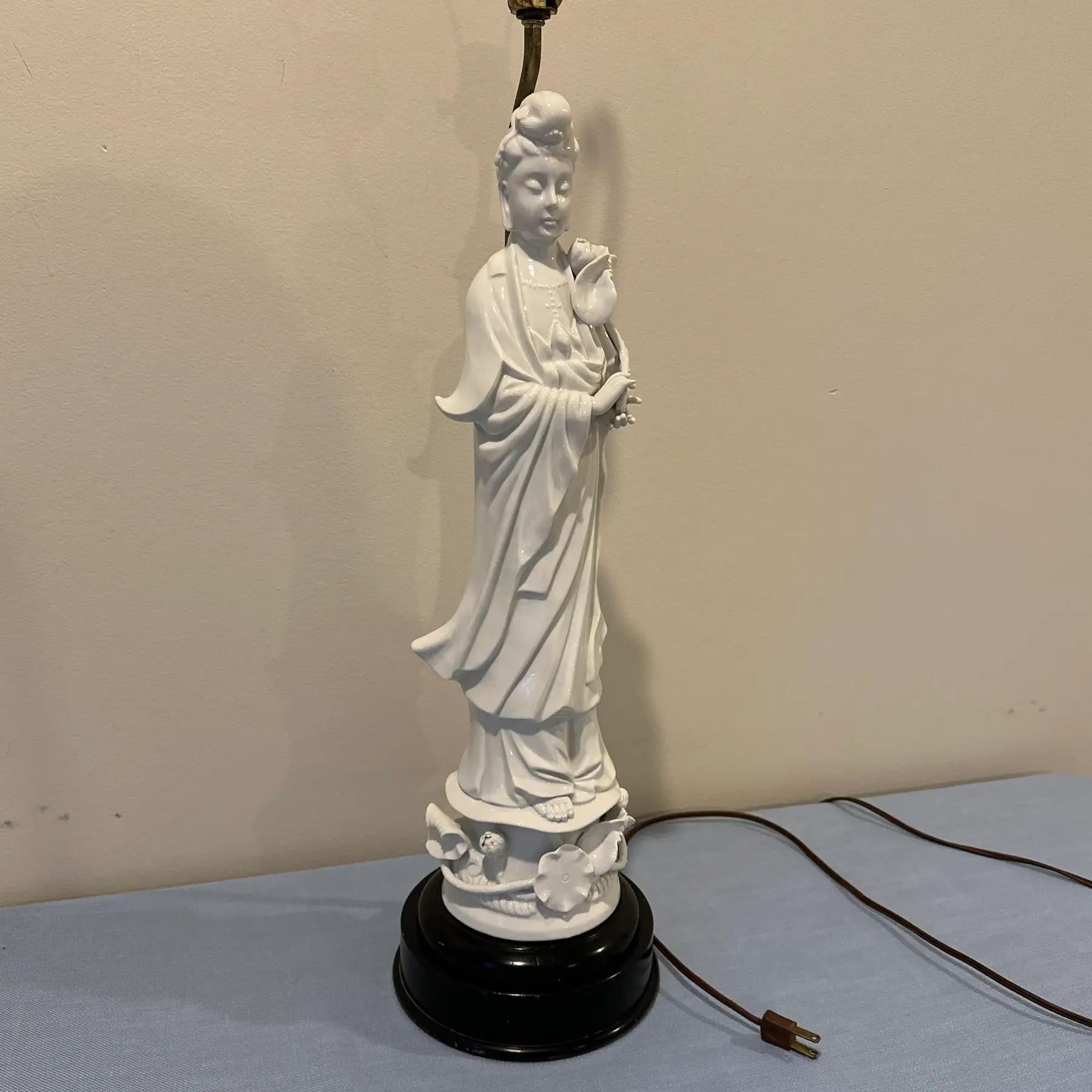 Lámpara China de Blanc-de-Chine de la diosa Guanyin de los años 40 Metal en venta
