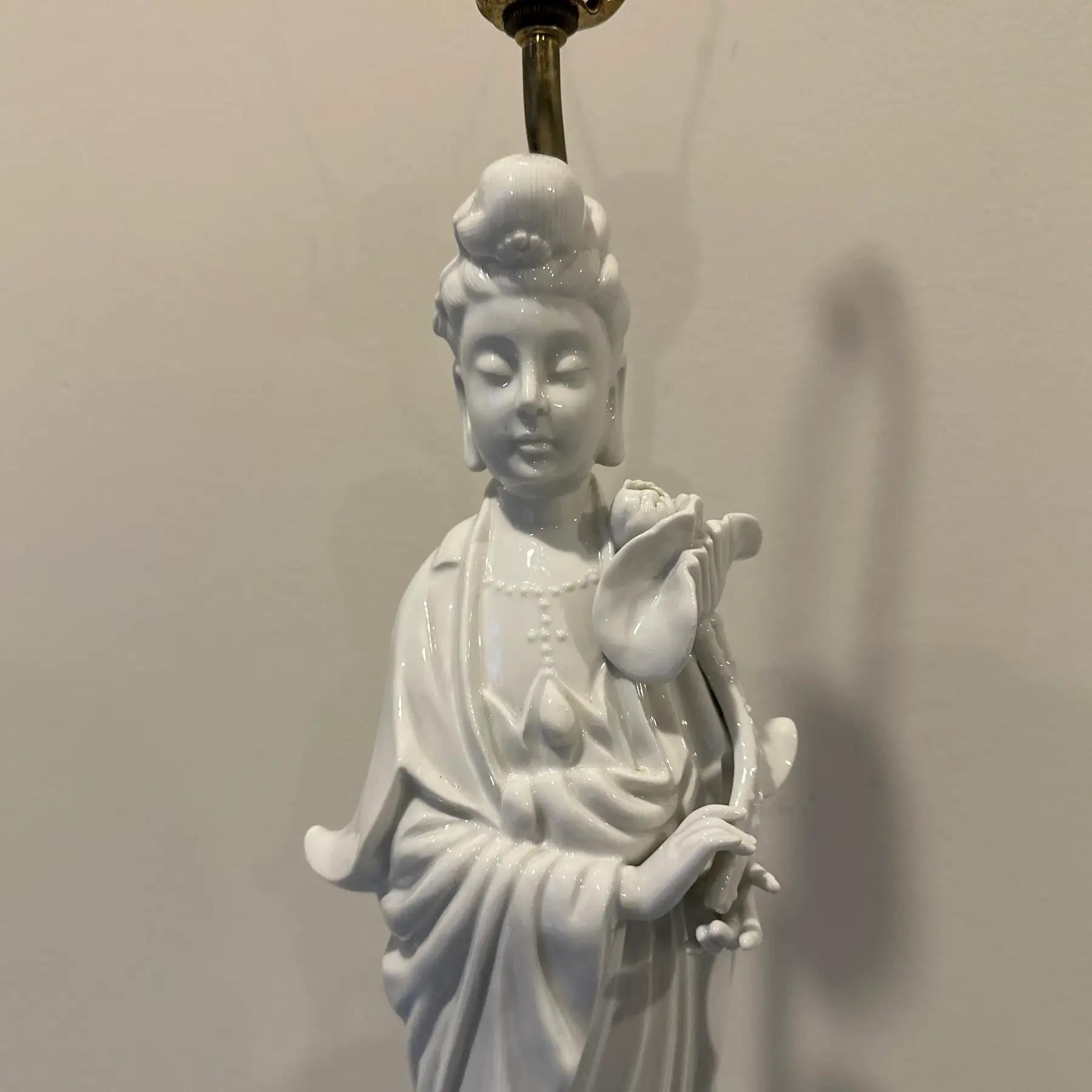 Lámpara China de Blanc-de-Chine de la diosa Guanyin de los años 40 en venta 1