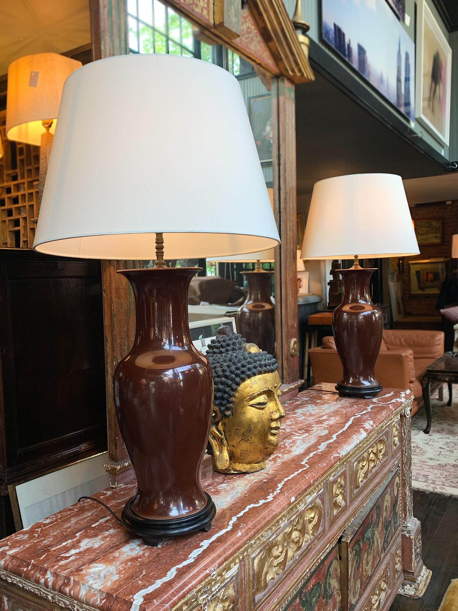 Paire de lampes de table en céramique chinoise émaillée sang de boeuf des années 1940 en vente 5