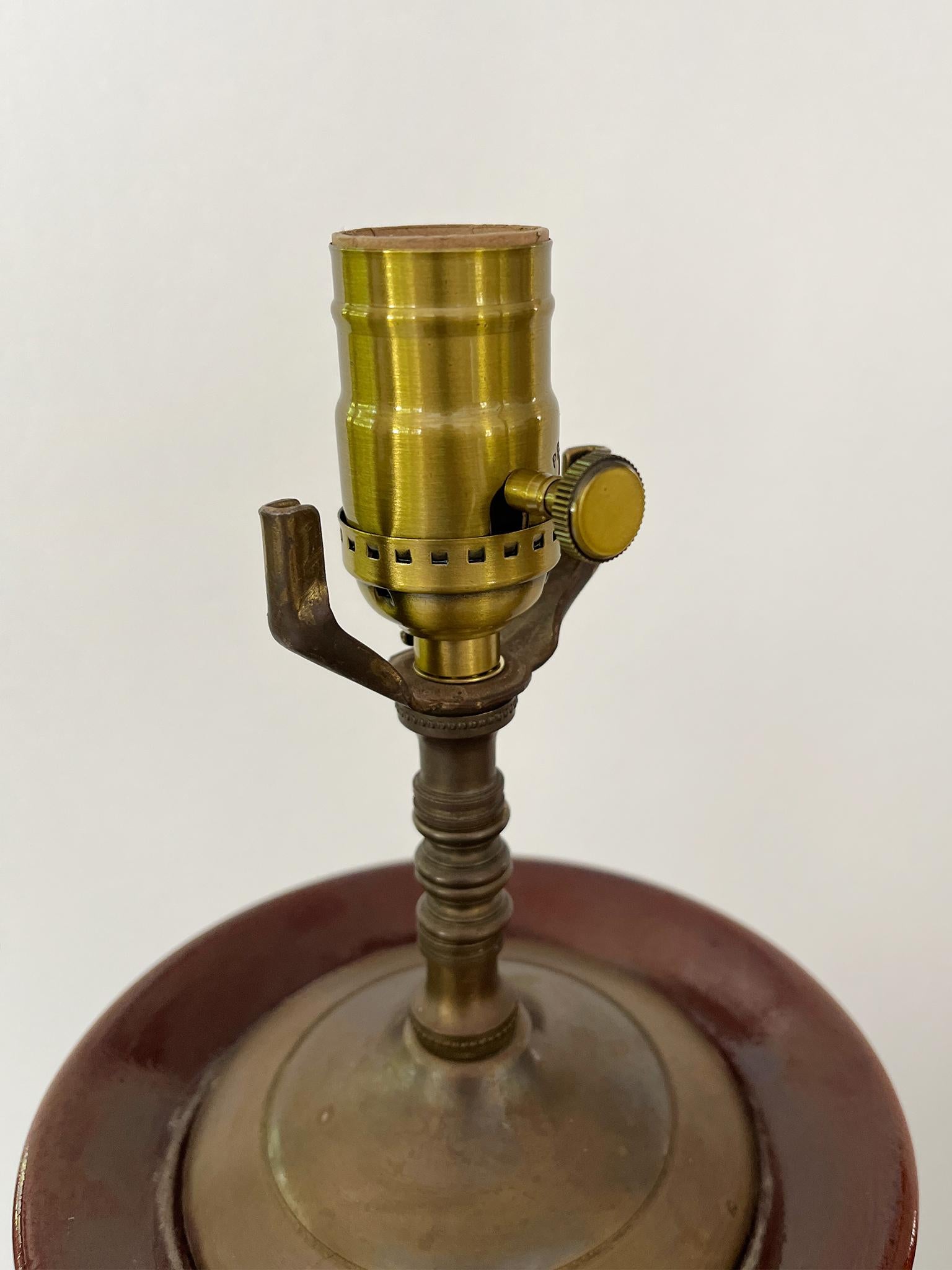 Vernissé Paire de lampes de table en céramique chinoise émaillée sang de boeuf des années 1940 en vente