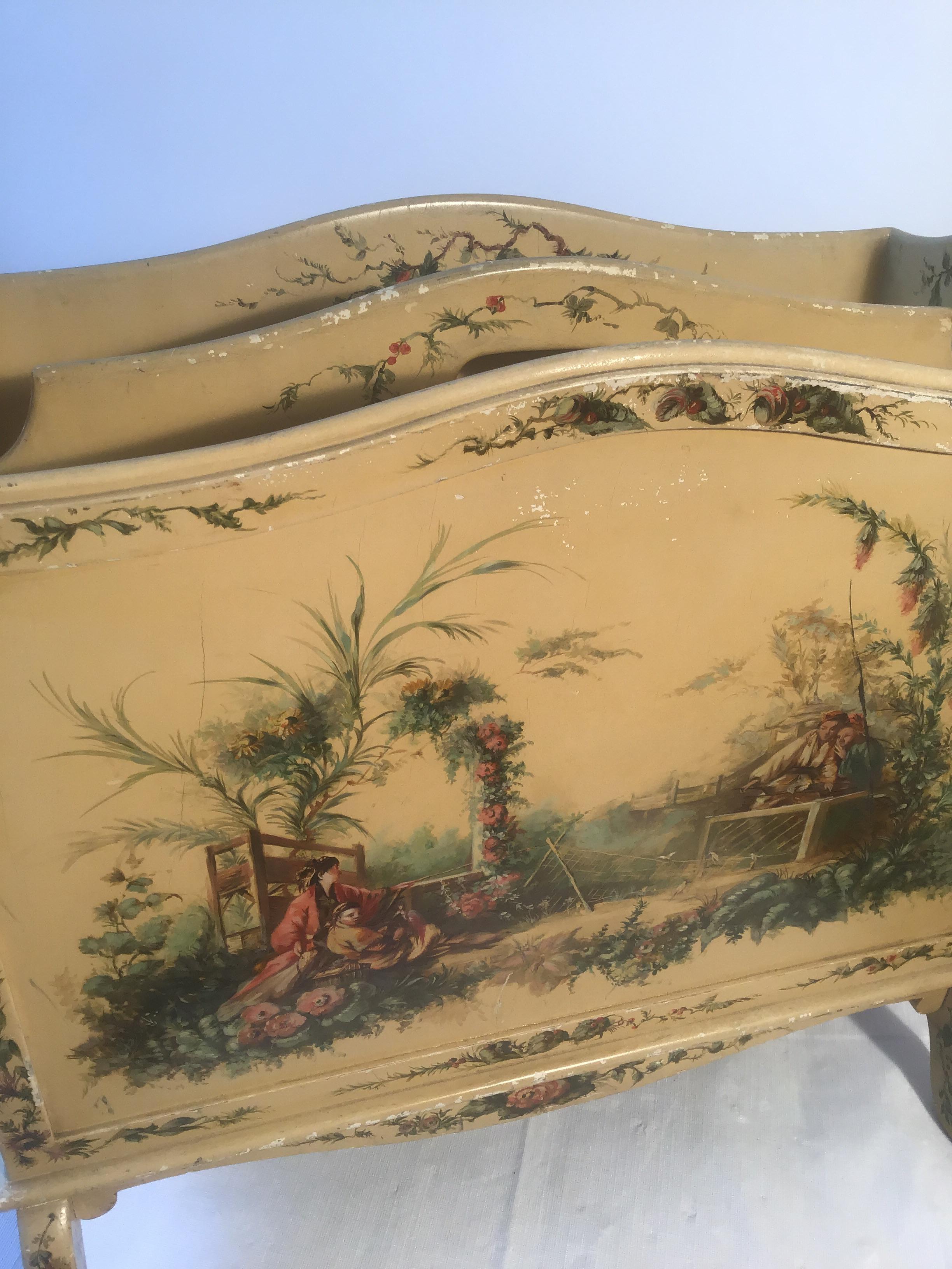 1940s Chinoiserie Hand Painted Magazine Holder For Sale 3