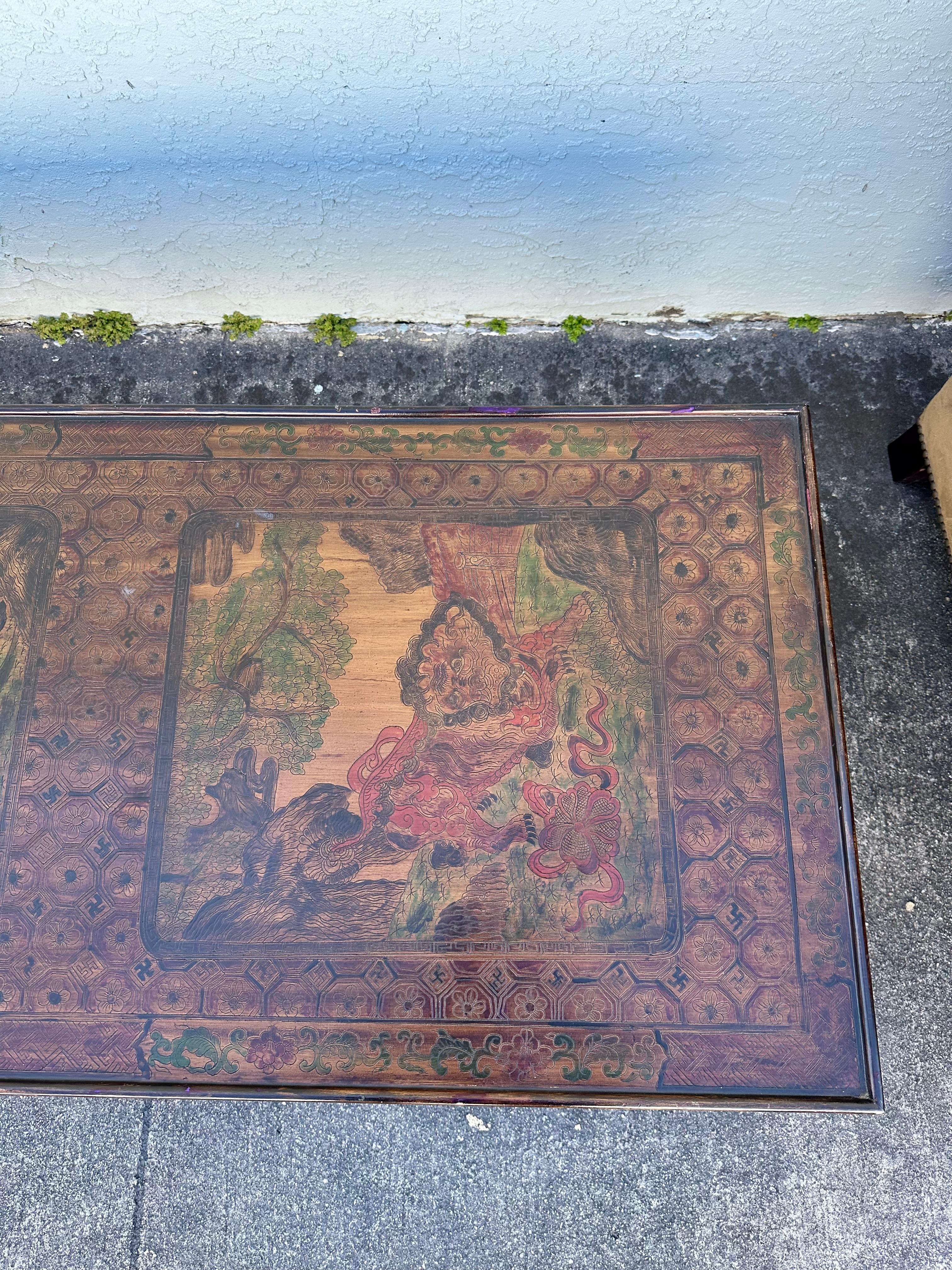 Bois doré peint à la main de style chinoiseries Ming des années 1940  Table basse en vente 6