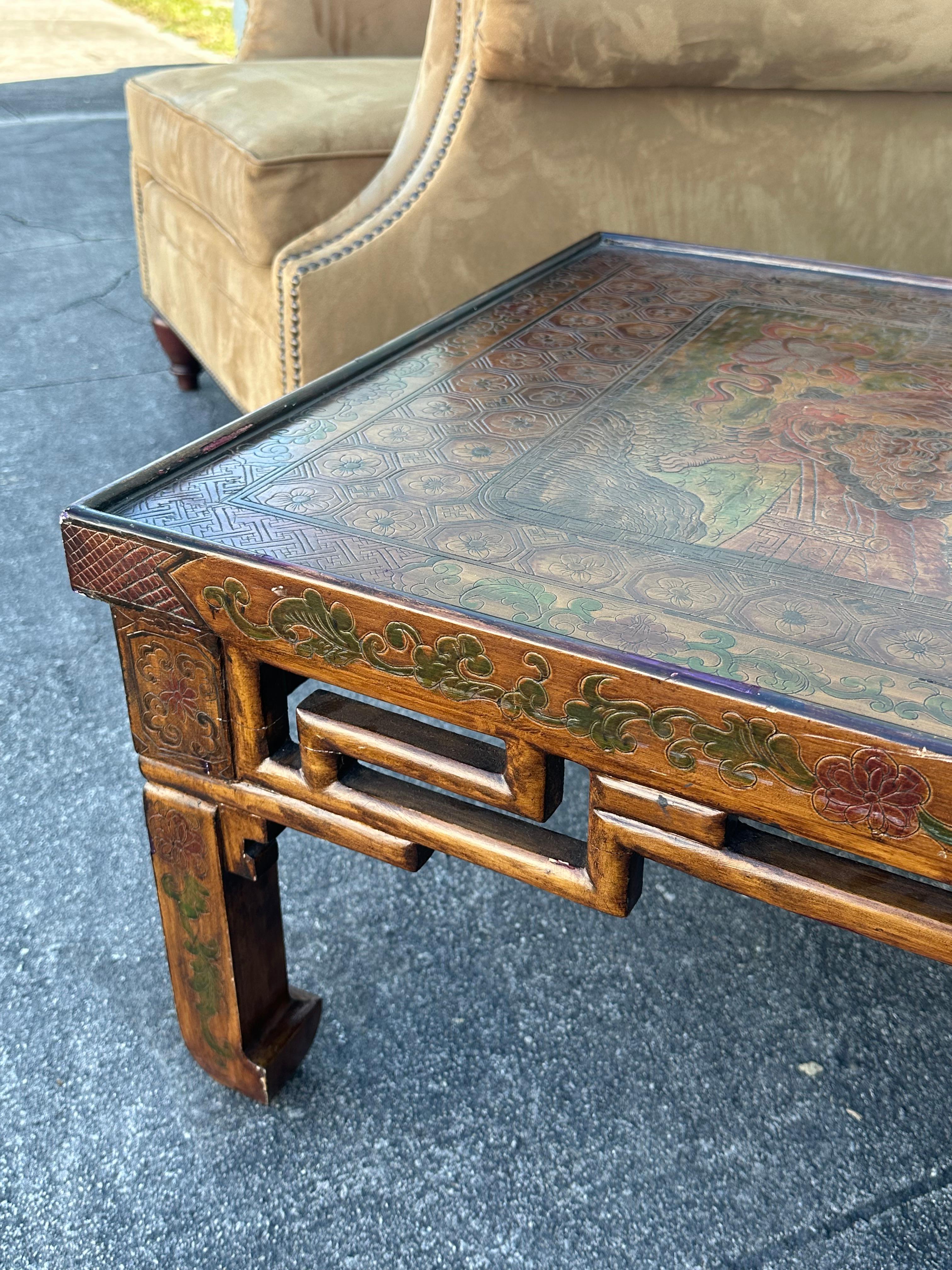 Bois doré peint à la main de style chinoiseries Ming des années 1940  Table basse en vente 8