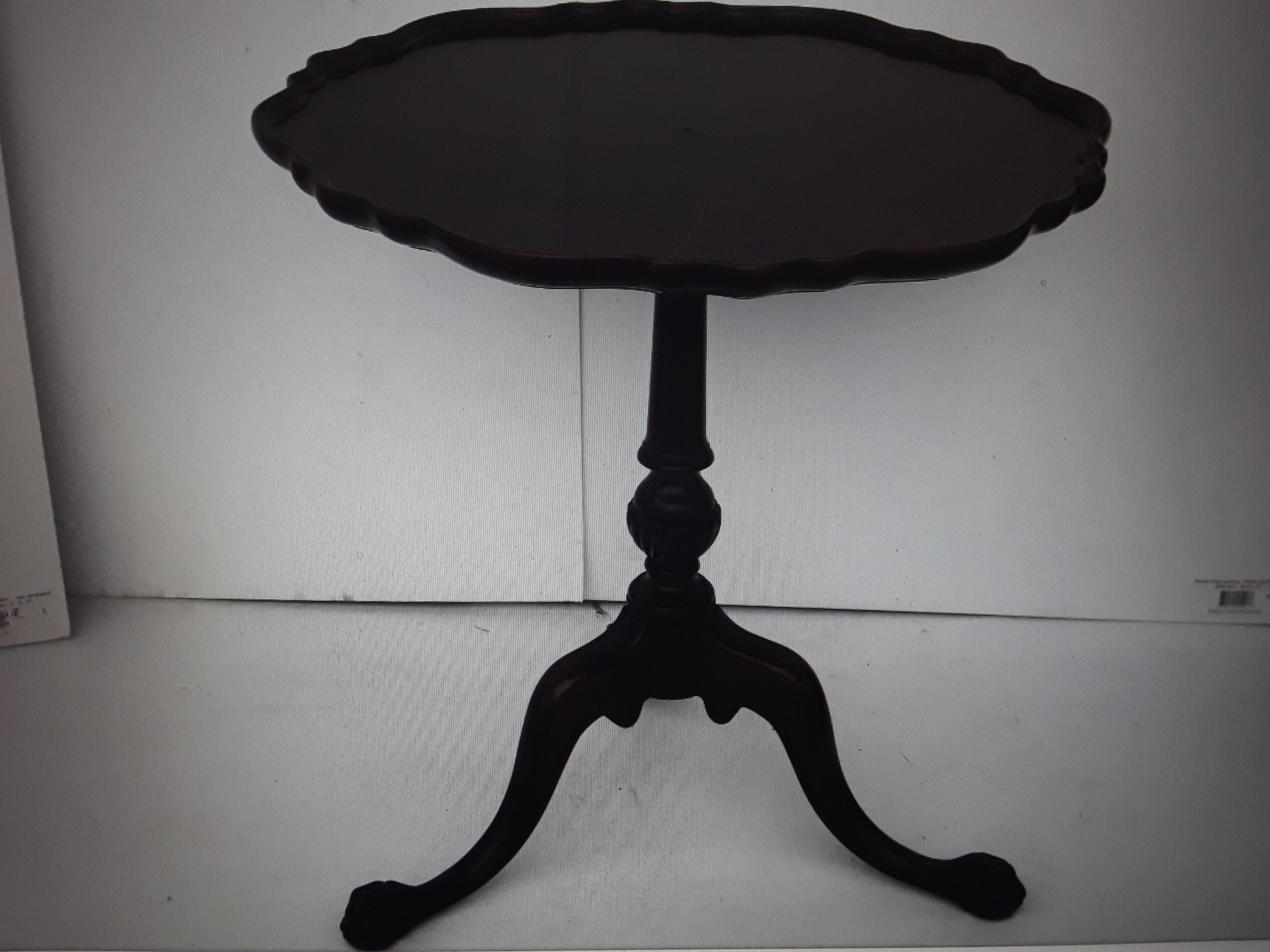 1940's Chippendale Style Carved Mahogany Pie Crust Carved Ball/ Claw Side Table For Sale 6