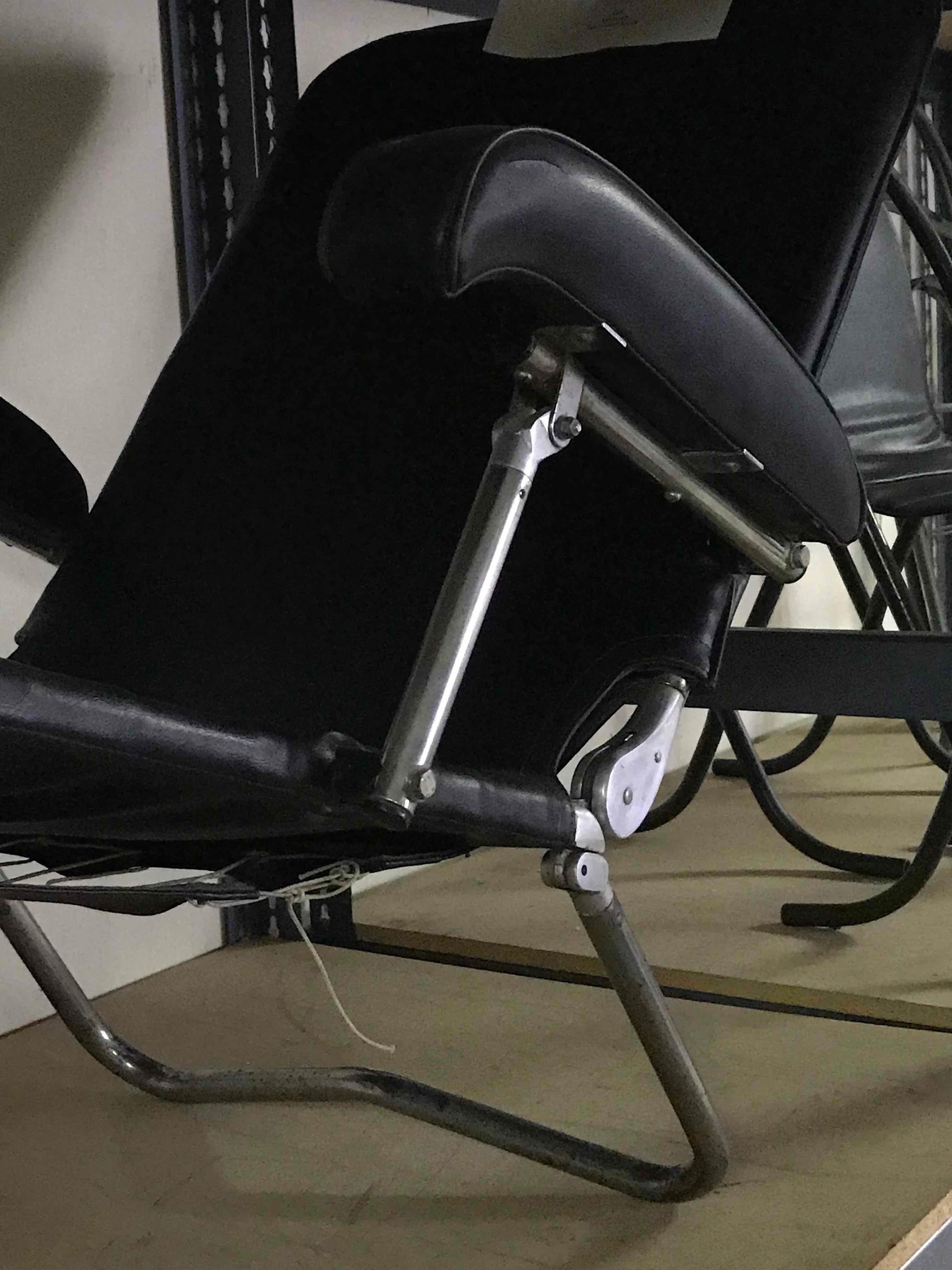 1940s Chrome and Black Adjustable Lounge Chair For Sale 5