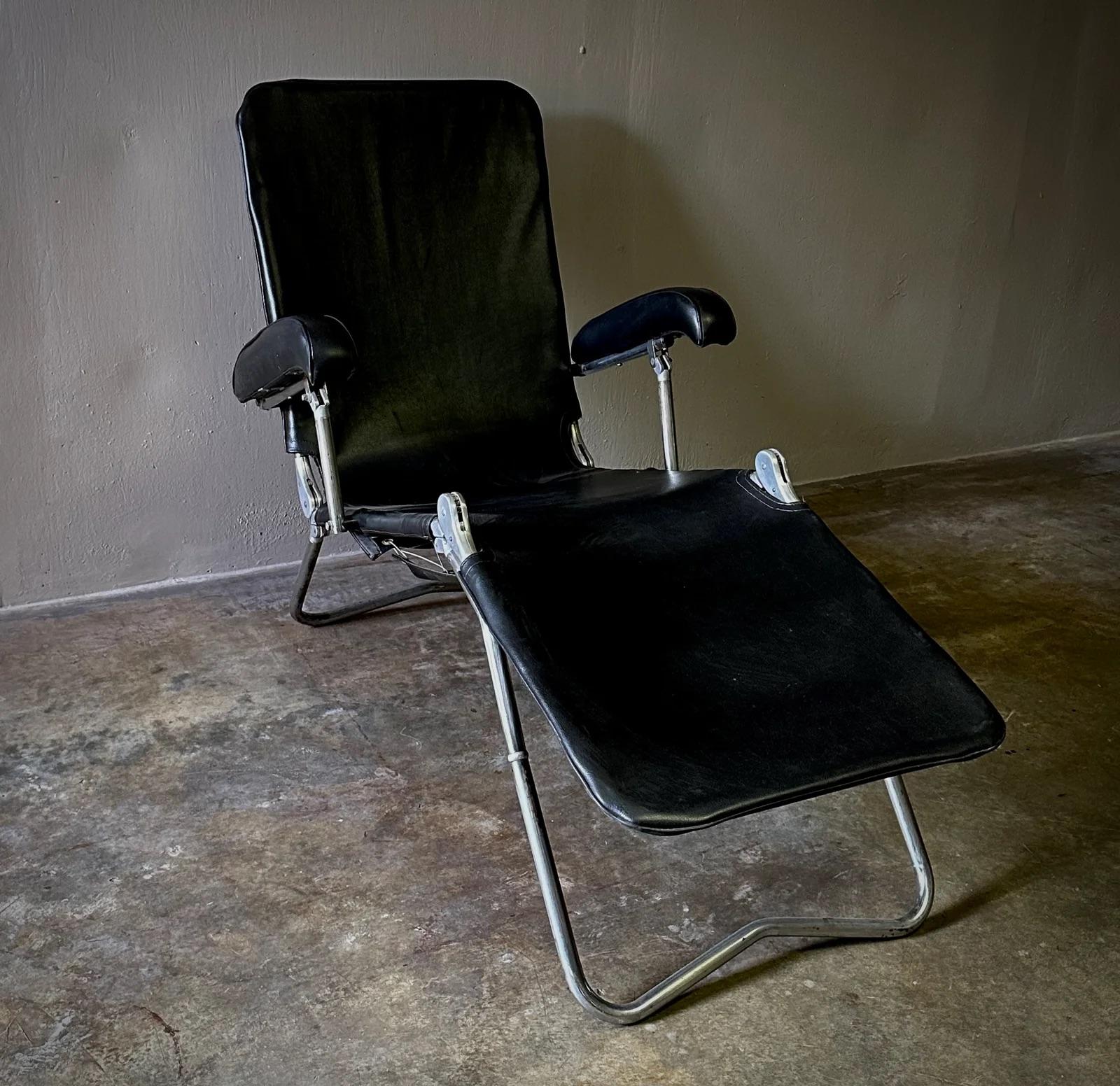 American 1940s Chrome and Black Adjustable Lounge Chair For Sale
