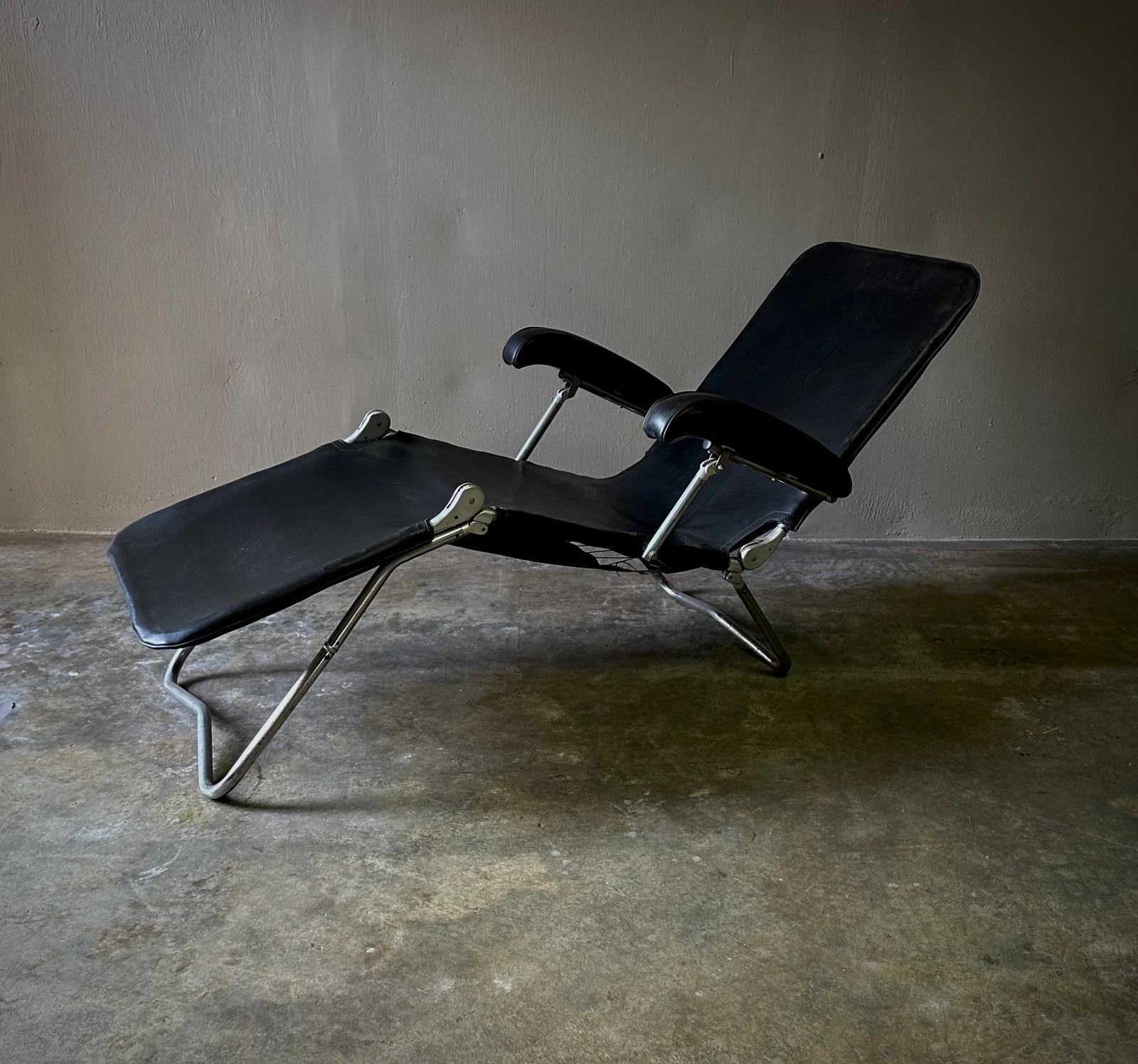 Mid-20th Century 1940s Chrome and Black Adjustable Lounge Chair For Sale