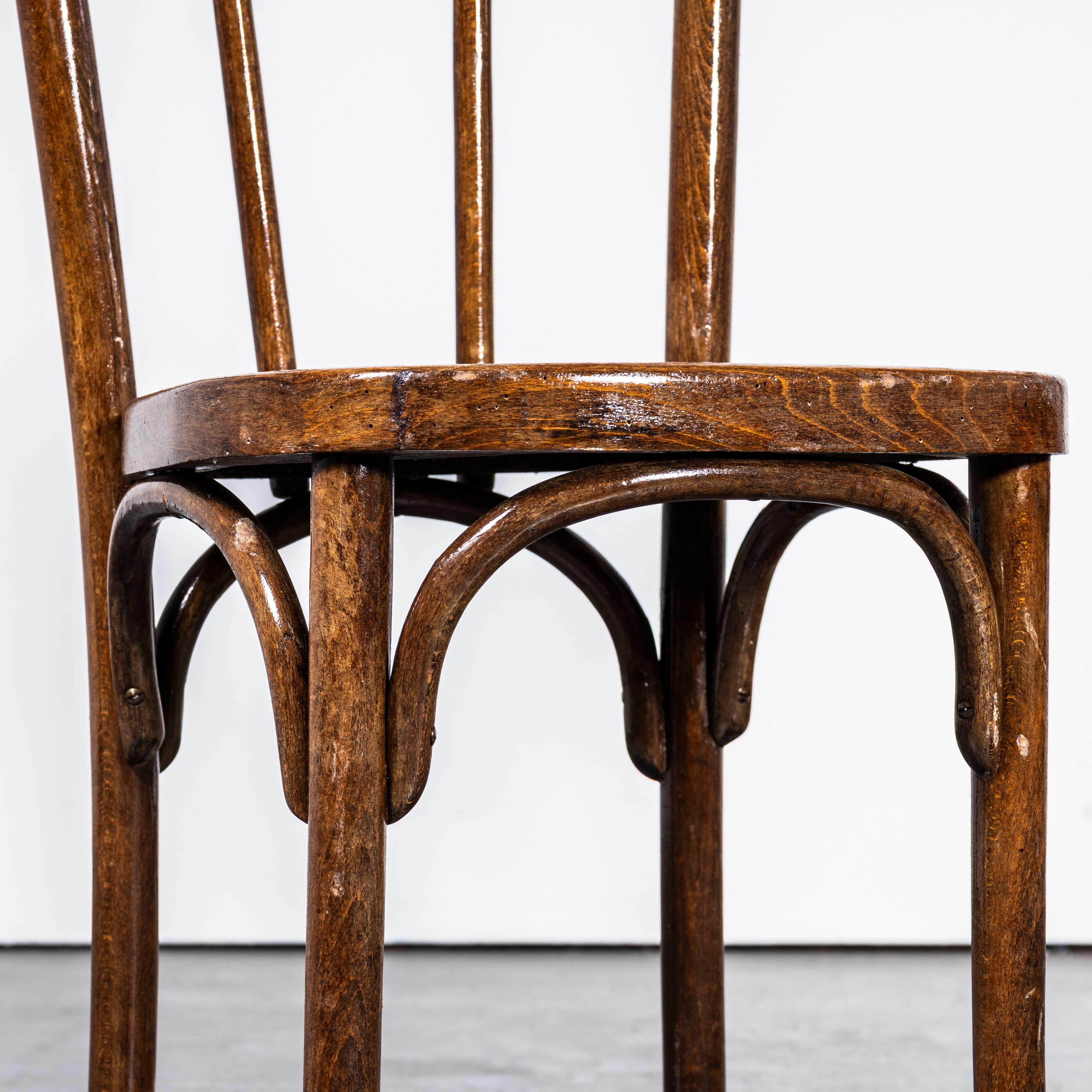 1940's Classic Tight Hoop Back Bentwood Dining Chairs - Paar (Ungarisch) im Angebot