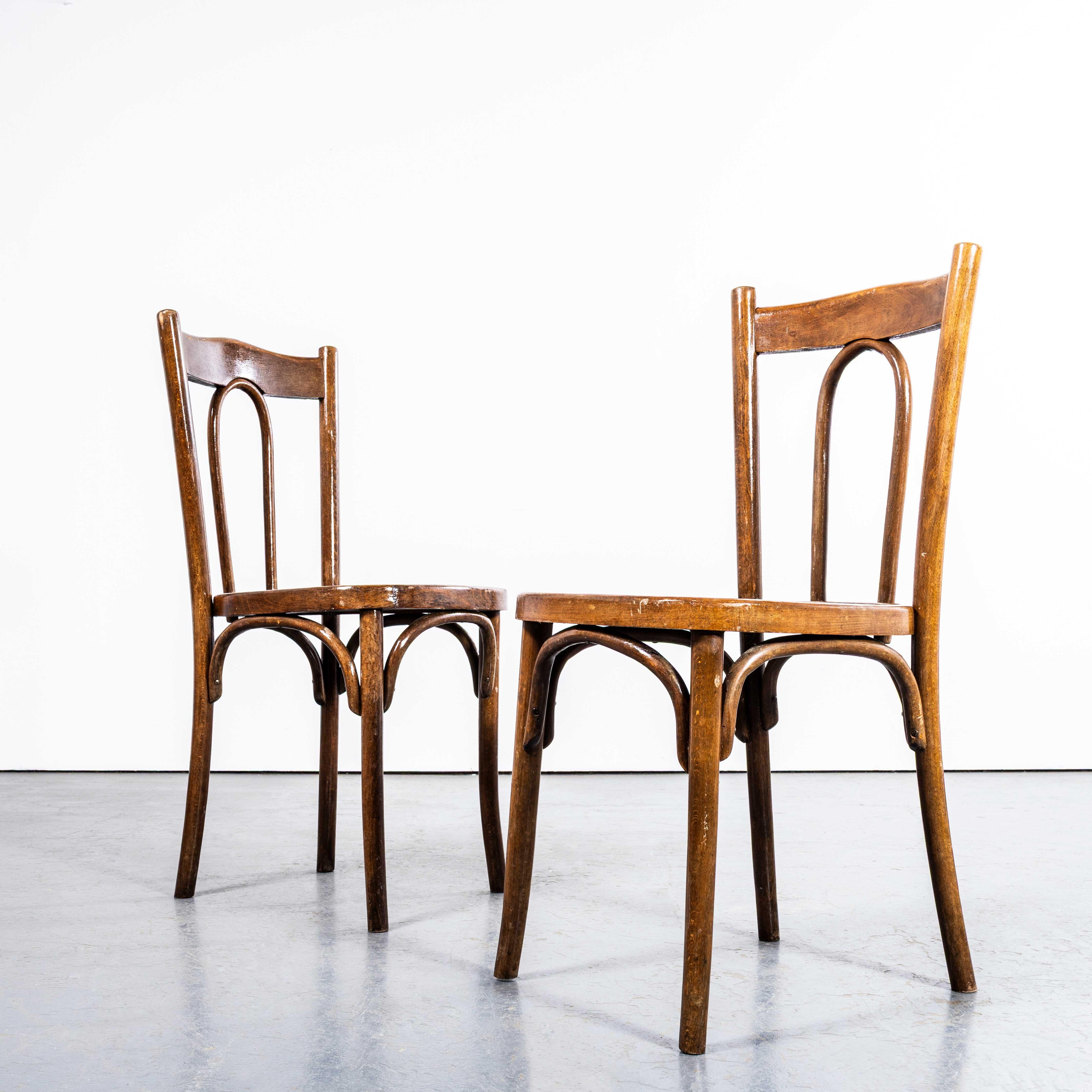1940's Classic Tight Hoop Back Bentwood Dining Chairs - Paar im Zustand „Gut“ im Angebot in Hook, Hampshire