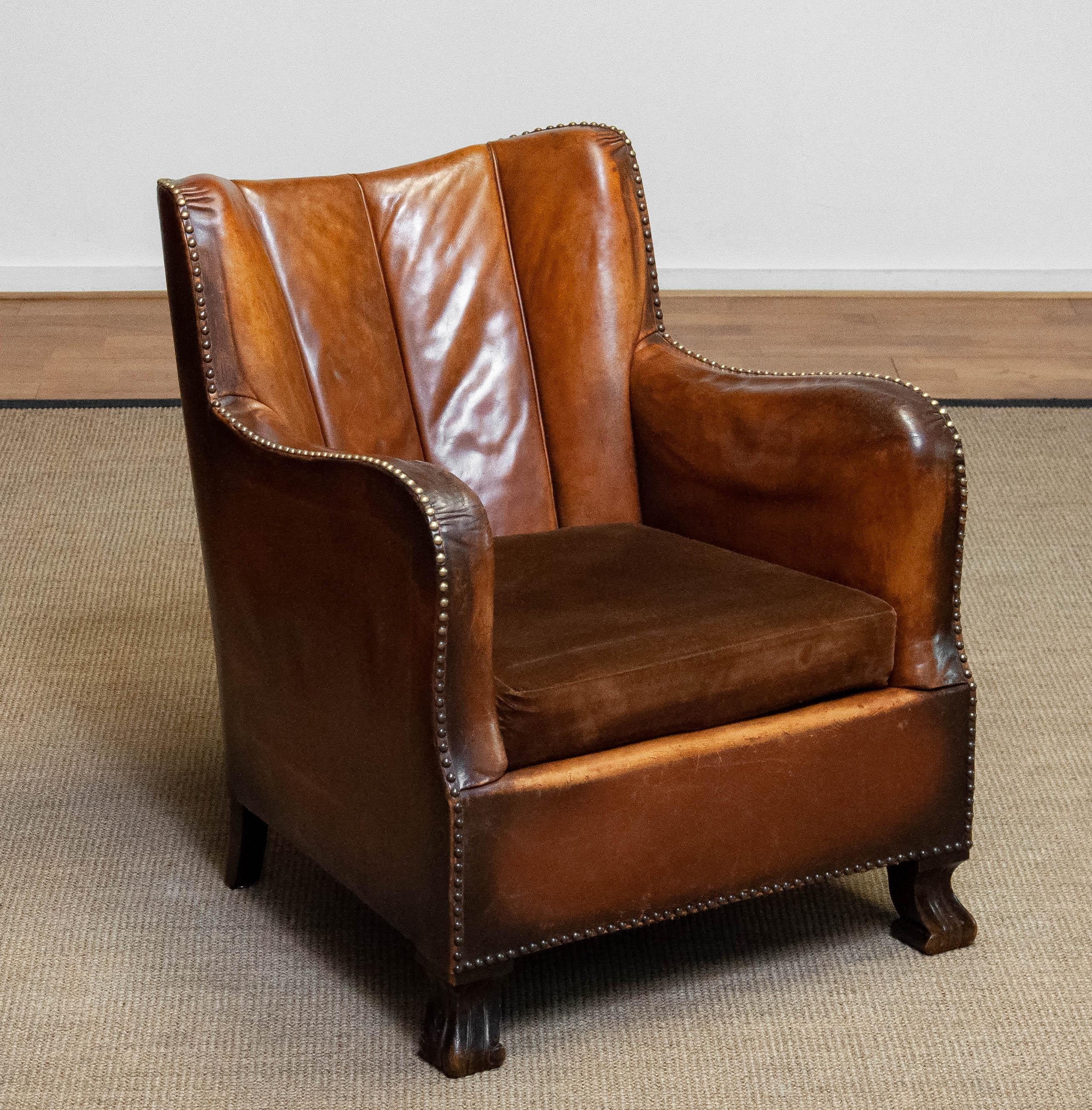 Mid-Century Modern 1940s Club Chair in Tan Brown Patinated Leather in the Style of Fritz Hansen For Sale