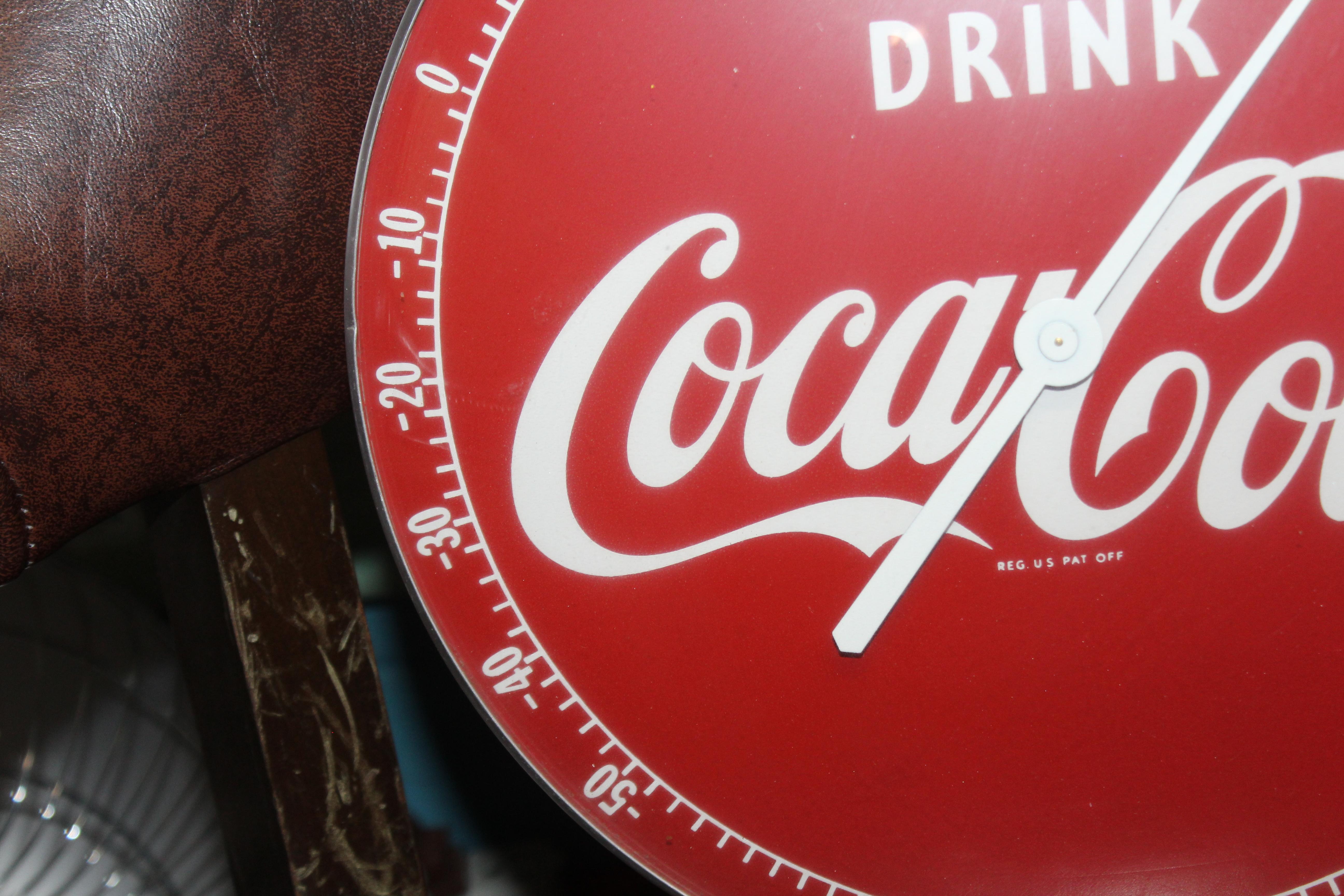 1940s Coca Cola Soda Advertising Thermometer Sign In Fair Condition For Sale In Orange, CA