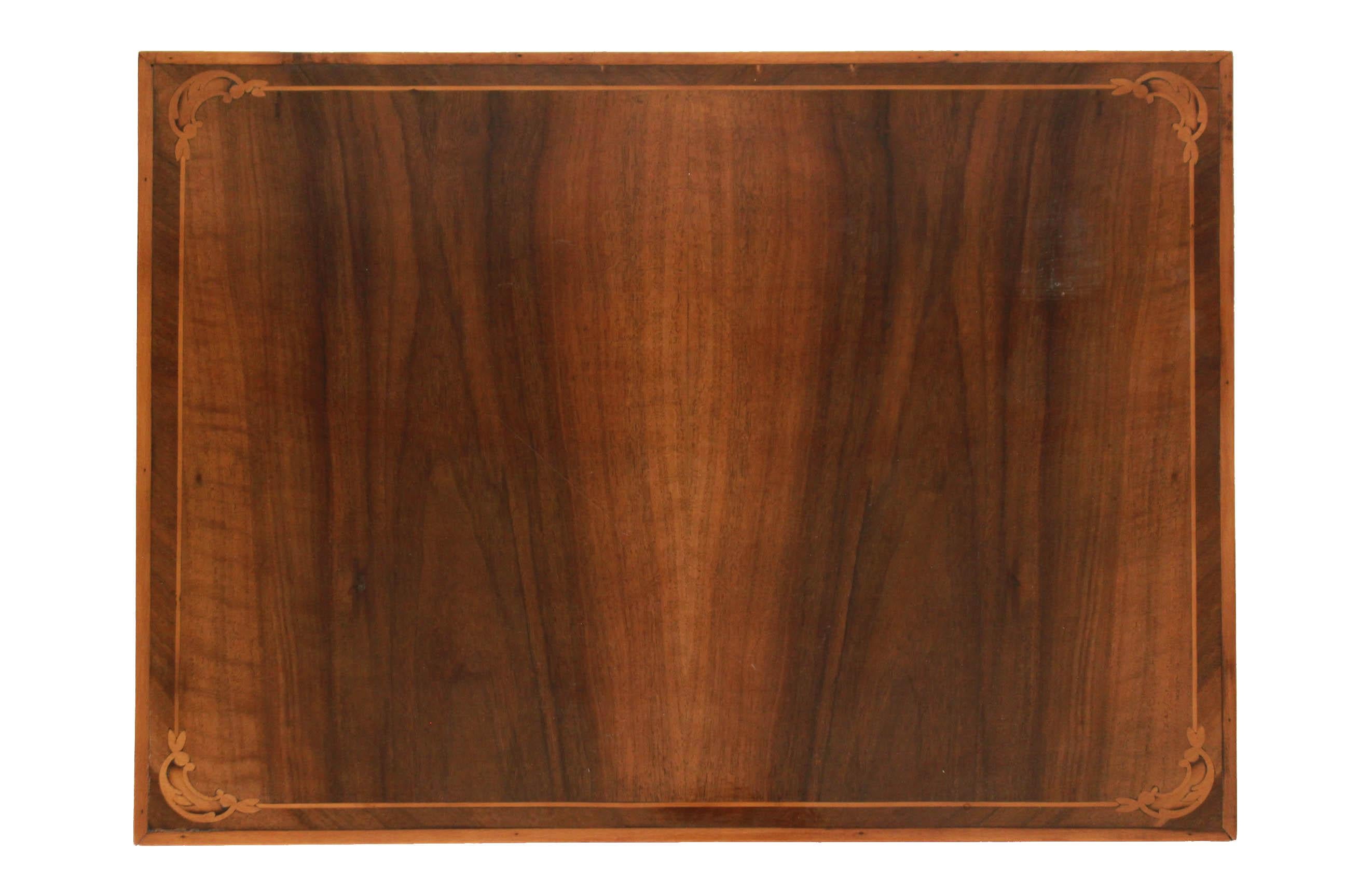Couchtisch im viktorianischen Stil, Holzplatte mit Intarsien, Italien 1940er Jahre im Angebot 6