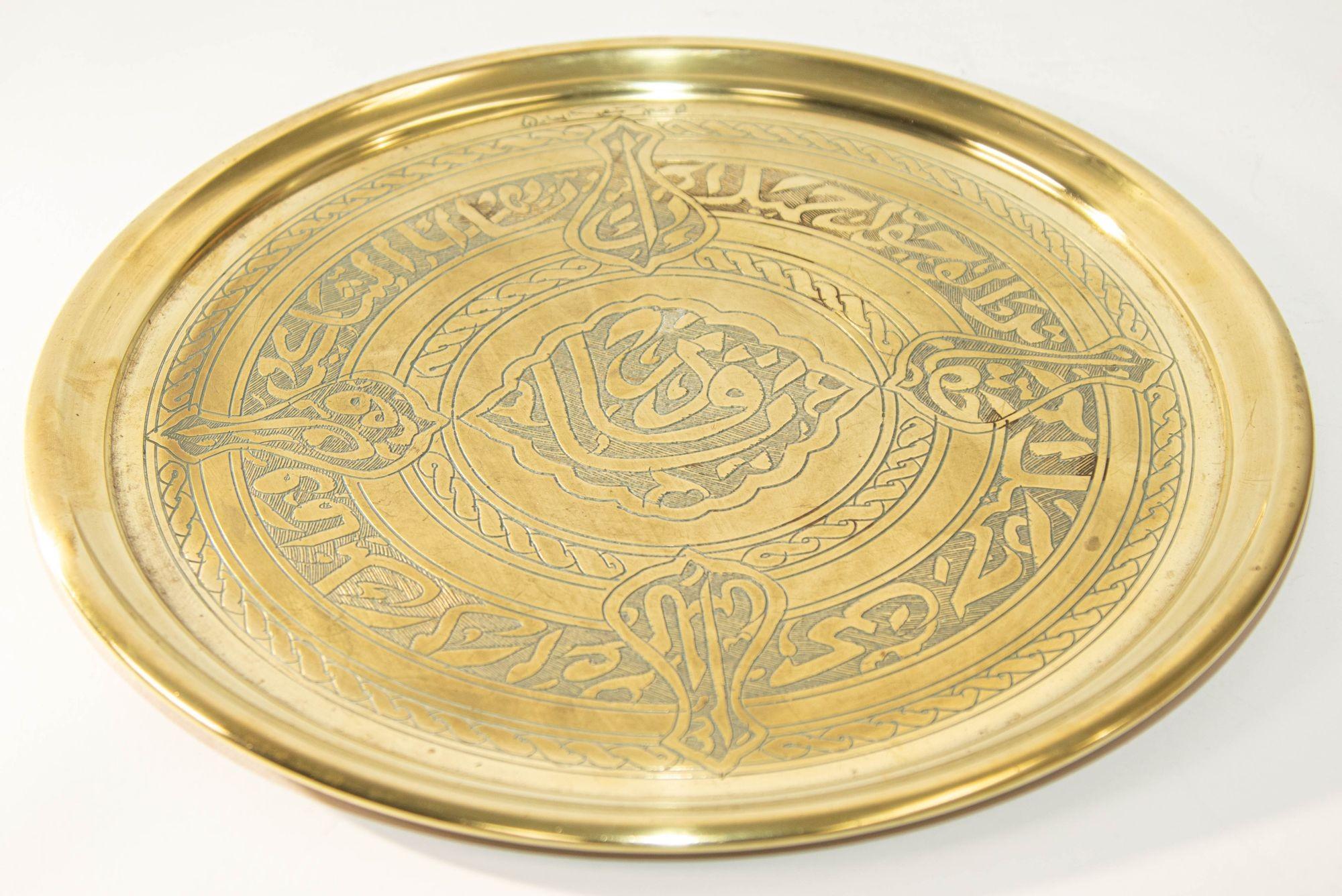 1940s Collectible Islamic Art Handcrafted Chased Etched Polished Brass Tray For Sale 8