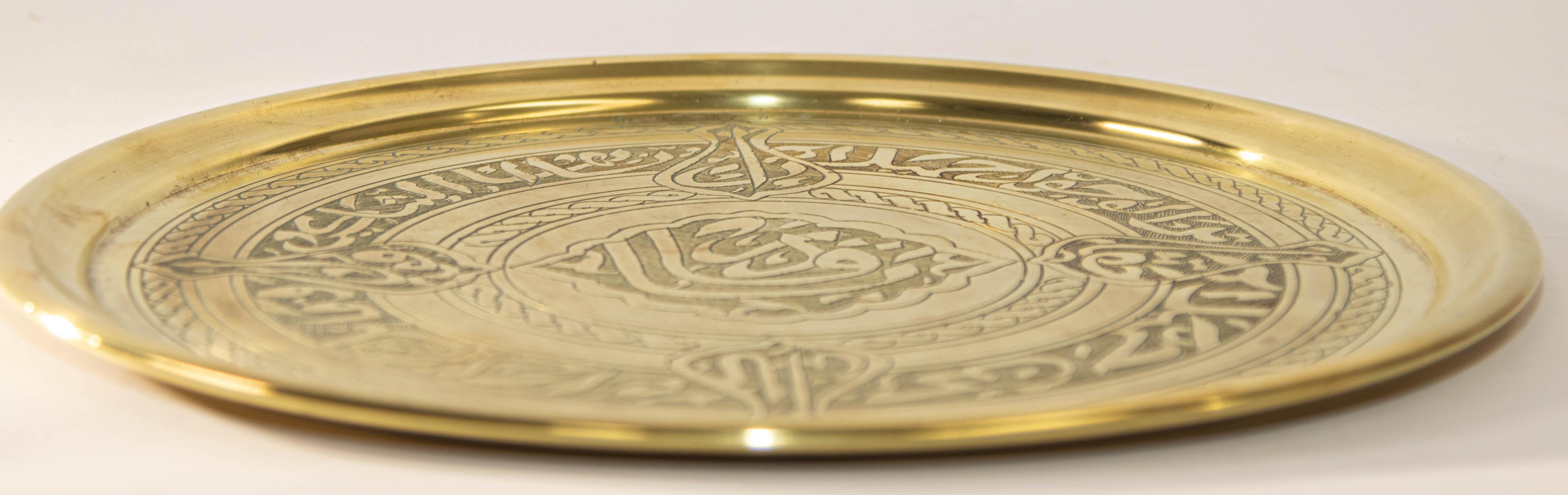 1940s Collectible Islamic Art Handcrafted Chased Etched Polished Brass Tray For Sale 9