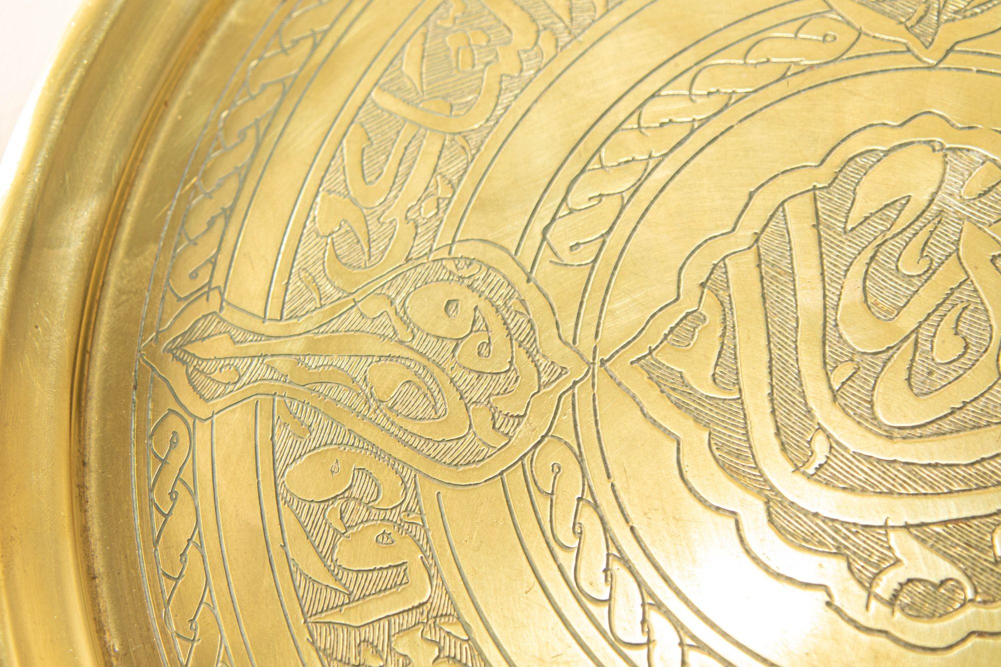 1940s Collectible Islamic Art Handcrafted Chased Etched Polished Brass Tray For Sale 12