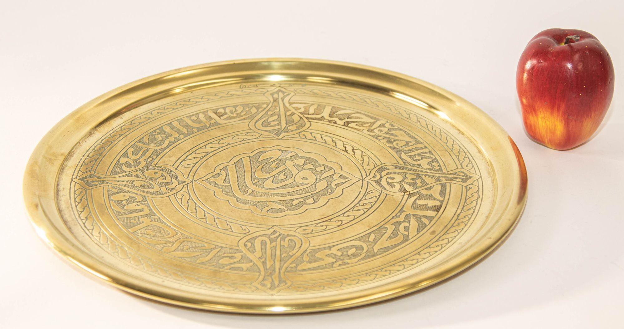 1940s Collectible Islamic Art Handcrafted Chased Etched Polished Brass Tray For Sale 14