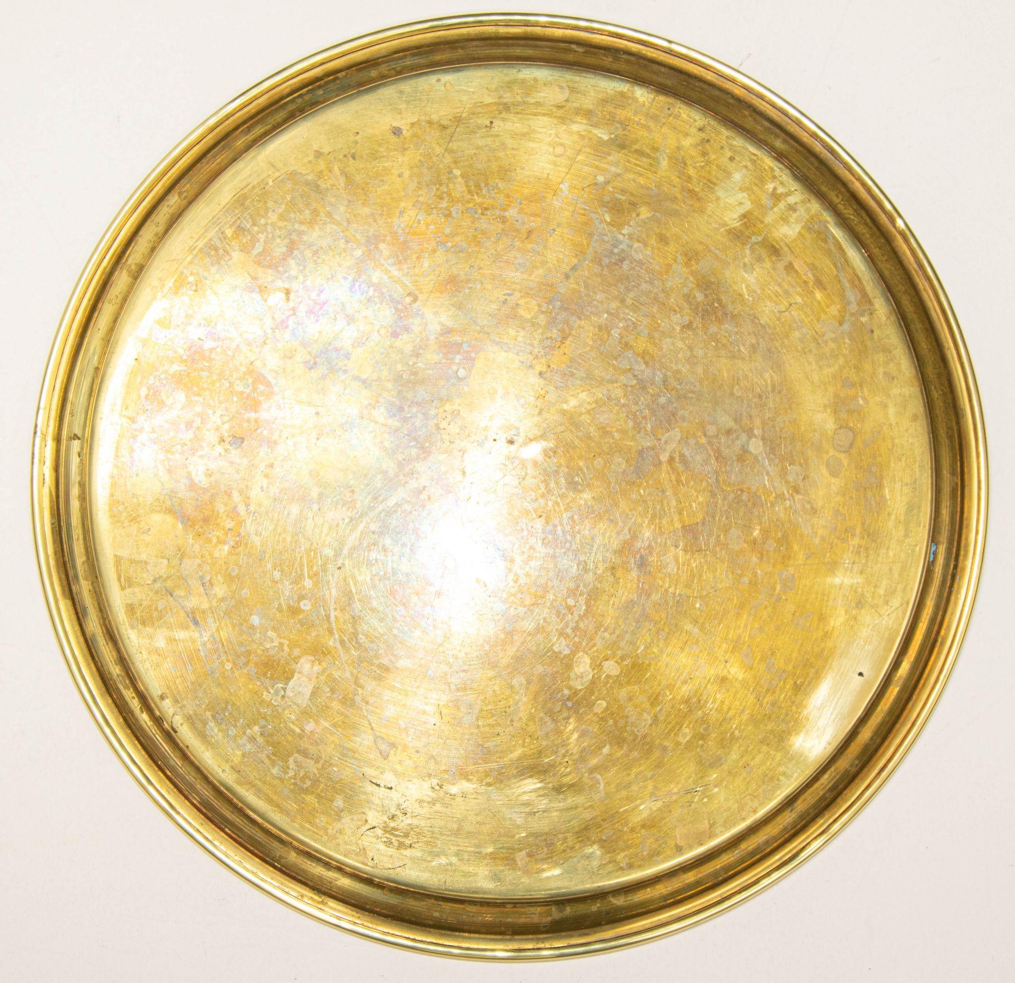 1940s Collectible Islamic Art Handcrafted Chased Etched Polished Brass Tray For Sale 2