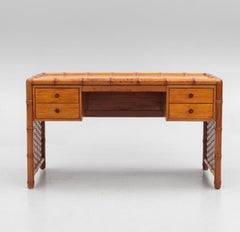 Bureau de style colonial des années 1940 en acajou avec détails en faux bambou