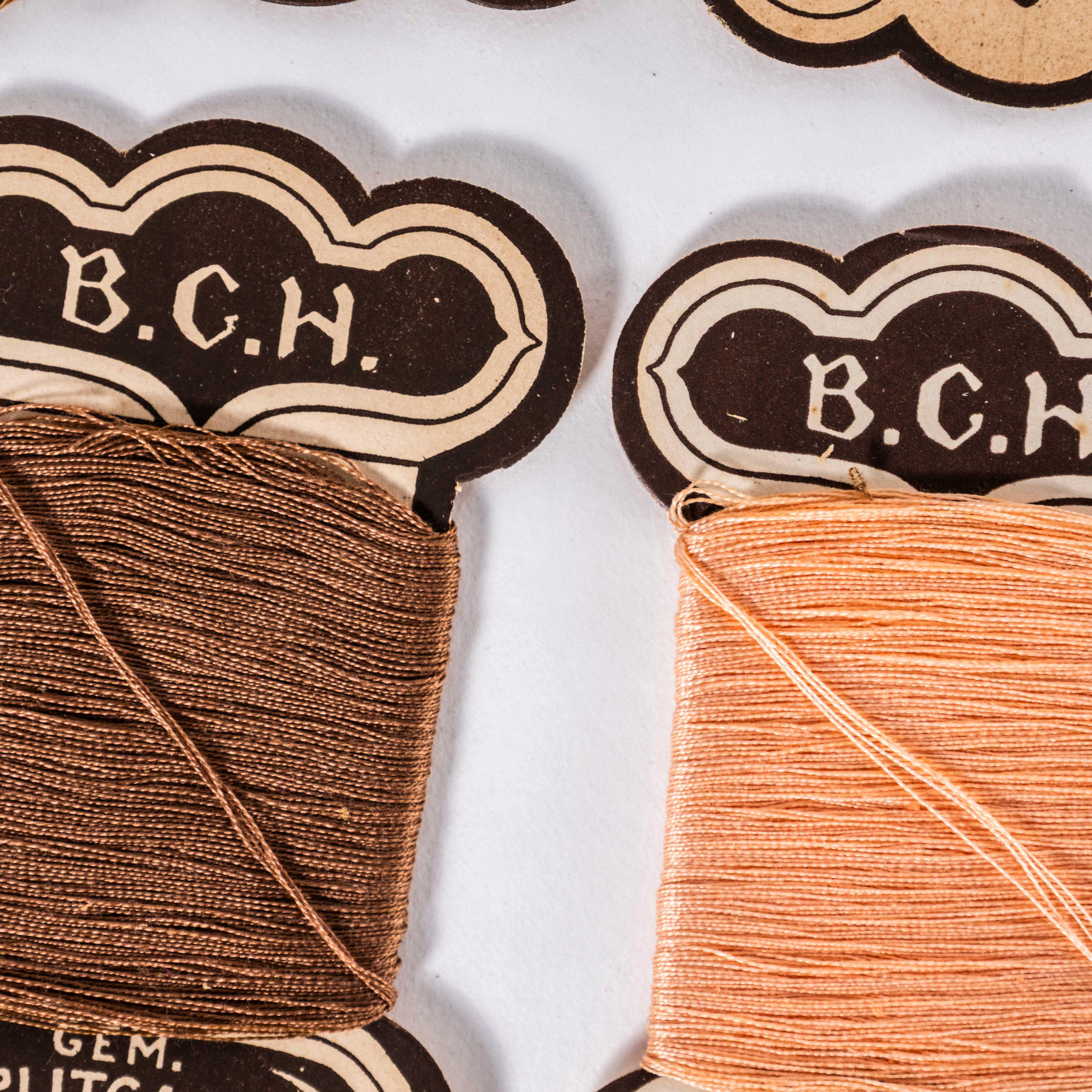 1940's Colour Card Thread - New Old Stock - Mixed Set Of Ten For Sale 1