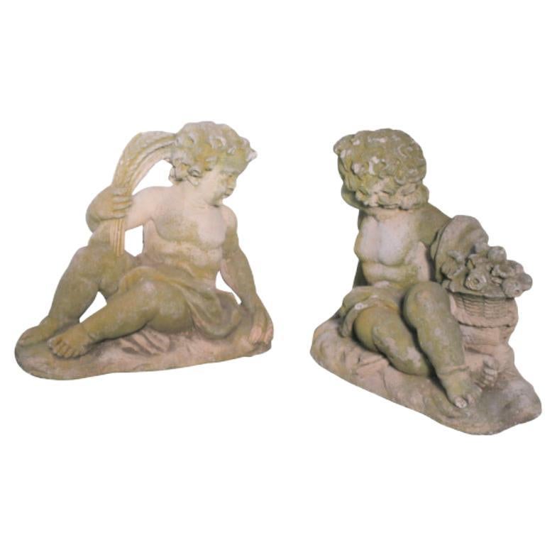 Paire de statues d'anges en béton des années 1940 en vente