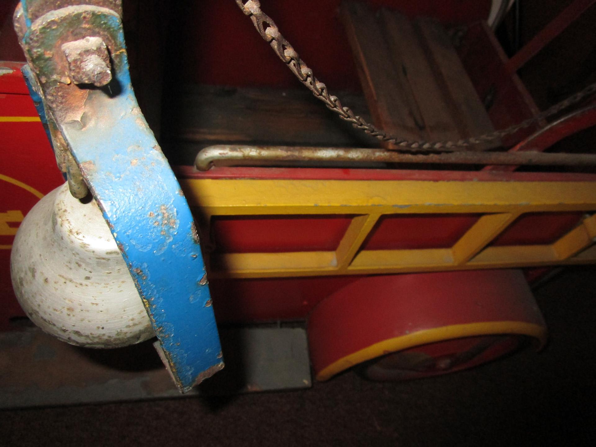 1940s Coney Island Amusement Park Kiddie Car Fire Engine in Original Condition For Sale 2