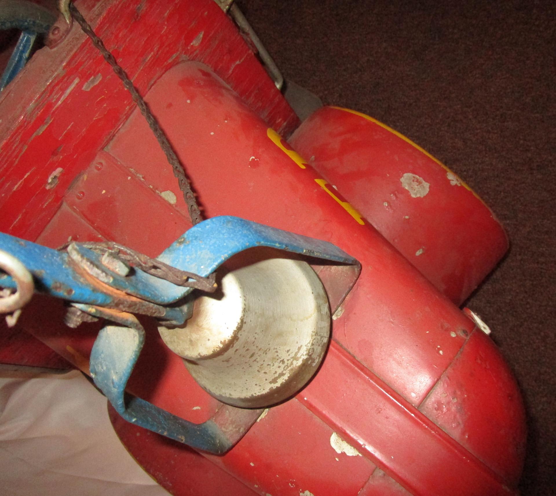 1940s Coney Island Amusement Park Kiddie Car Fire Engine in Original Condition In Good Condition In Savannah, GA